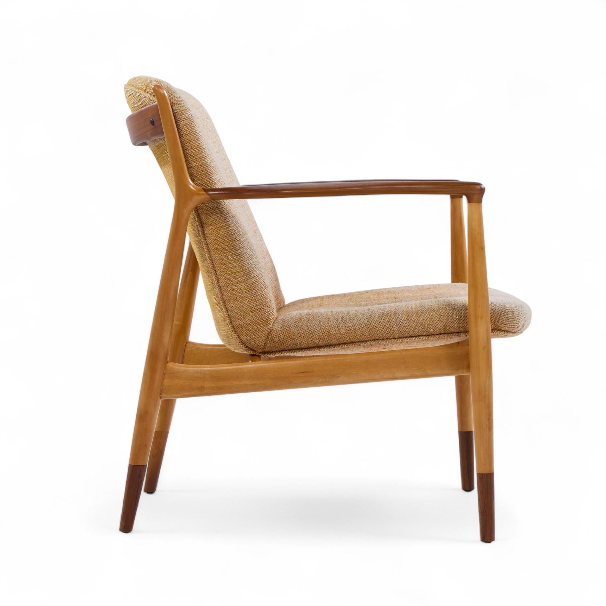 Finn Juhl for Baker Delegate Mid Century Walnut Lounge Chairs - Pair im Angebot 4