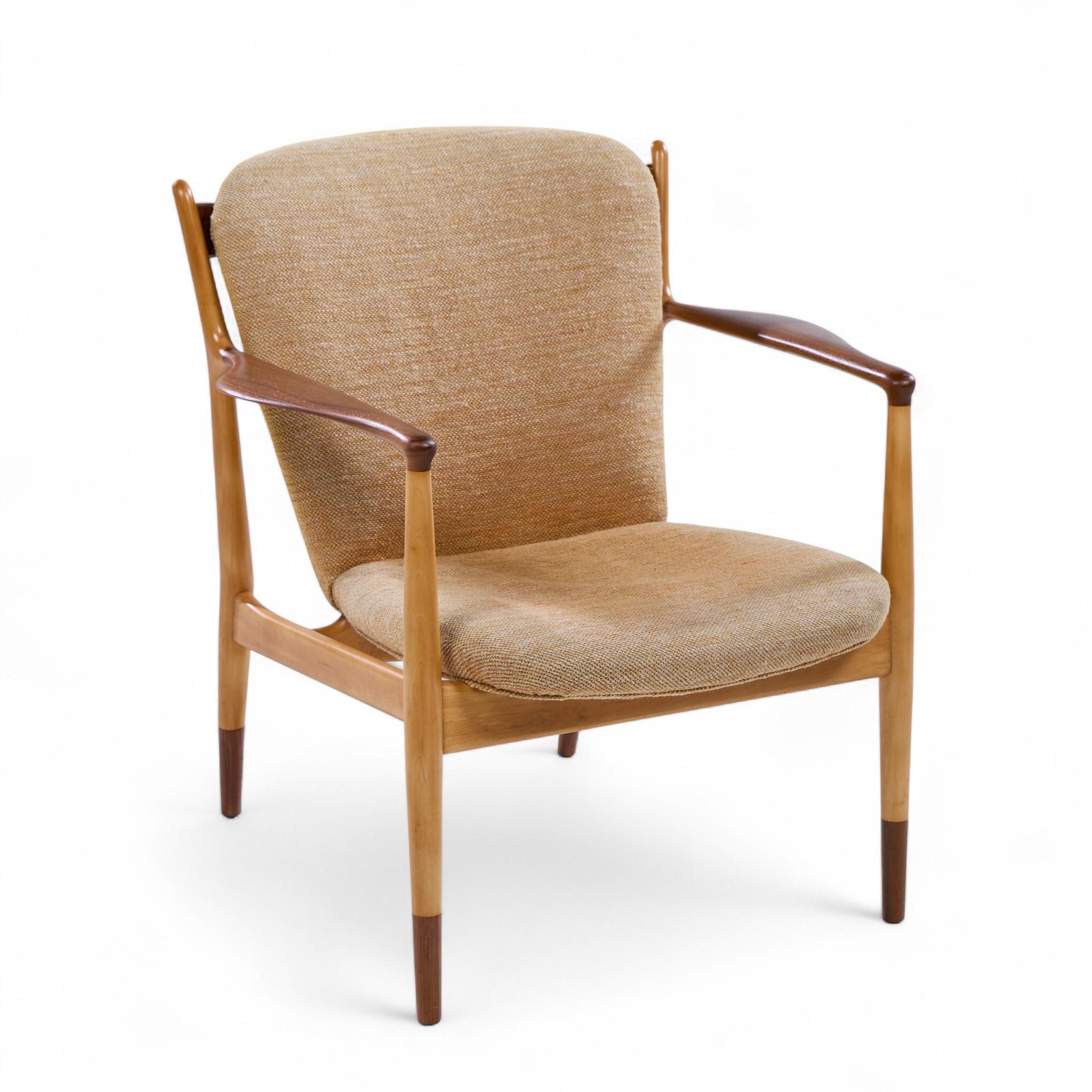 Finn Juhl for Baker Delegate Mid Century Walnut Lounge Chairs - Pair im Angebot 5