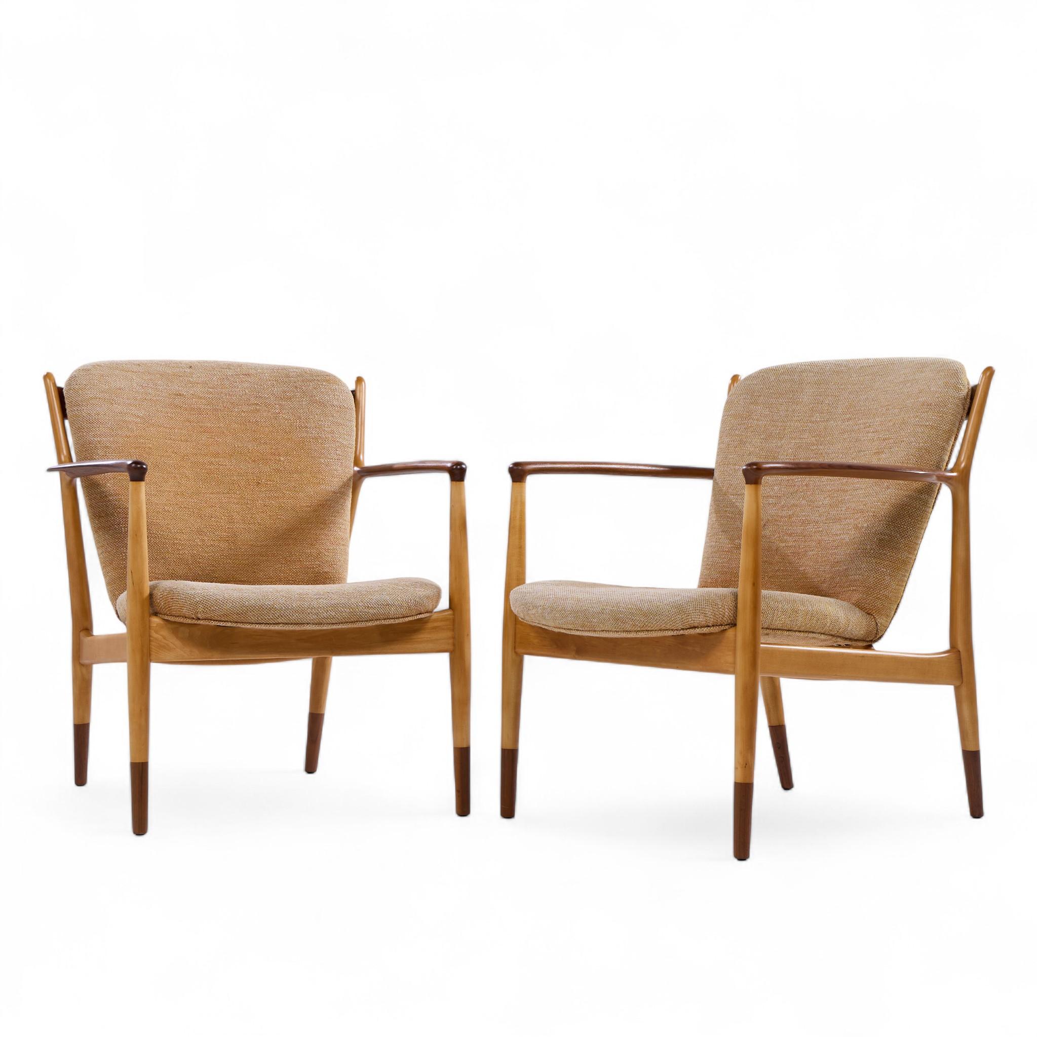 Finn Juhl for Baker Delegate Mid Century Walnut Lounge Chairs - Pair (Moderne der Mitte des Jahrhunderts) im Angebot