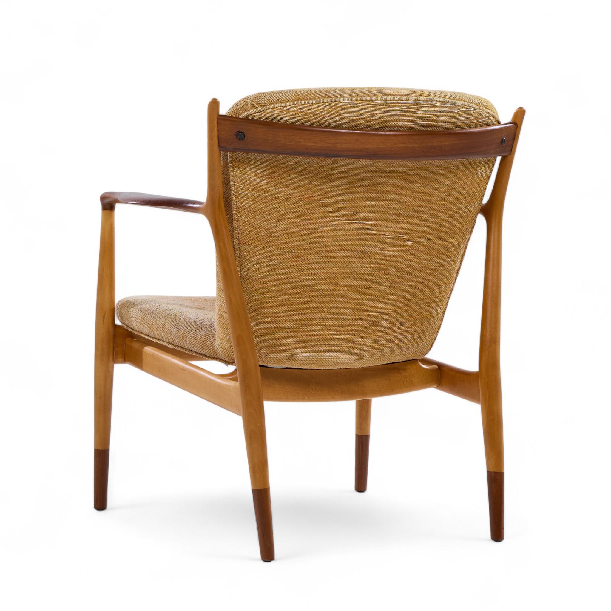 Finn Juhl for Baker Delegate Mid Century Walnut Lounge Chairs - Pair im Angebot 1