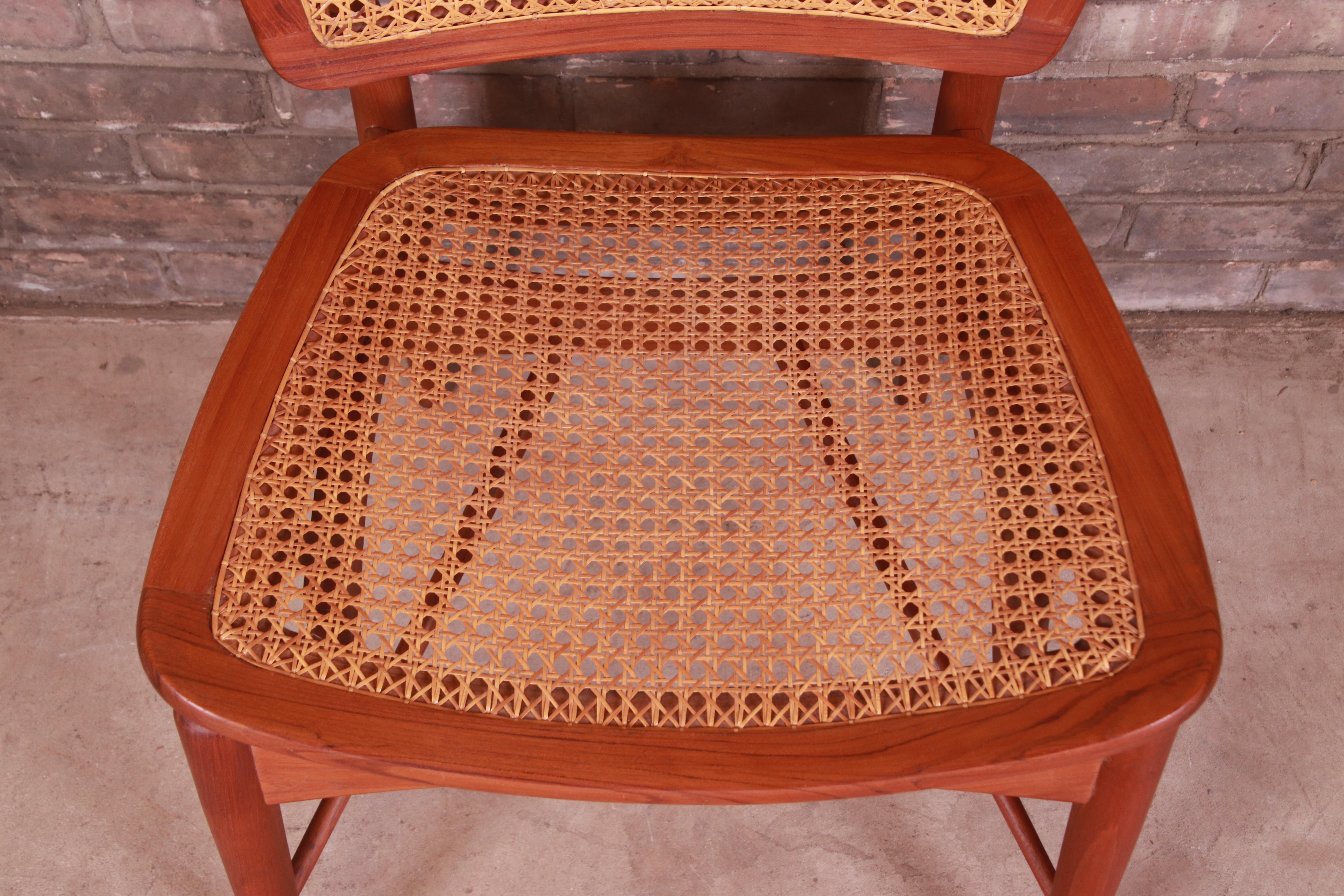 Ensemble de quatre chaises de salle à manger en teck et rotin de Finn Juhl pour Baker Furniture en vente 3