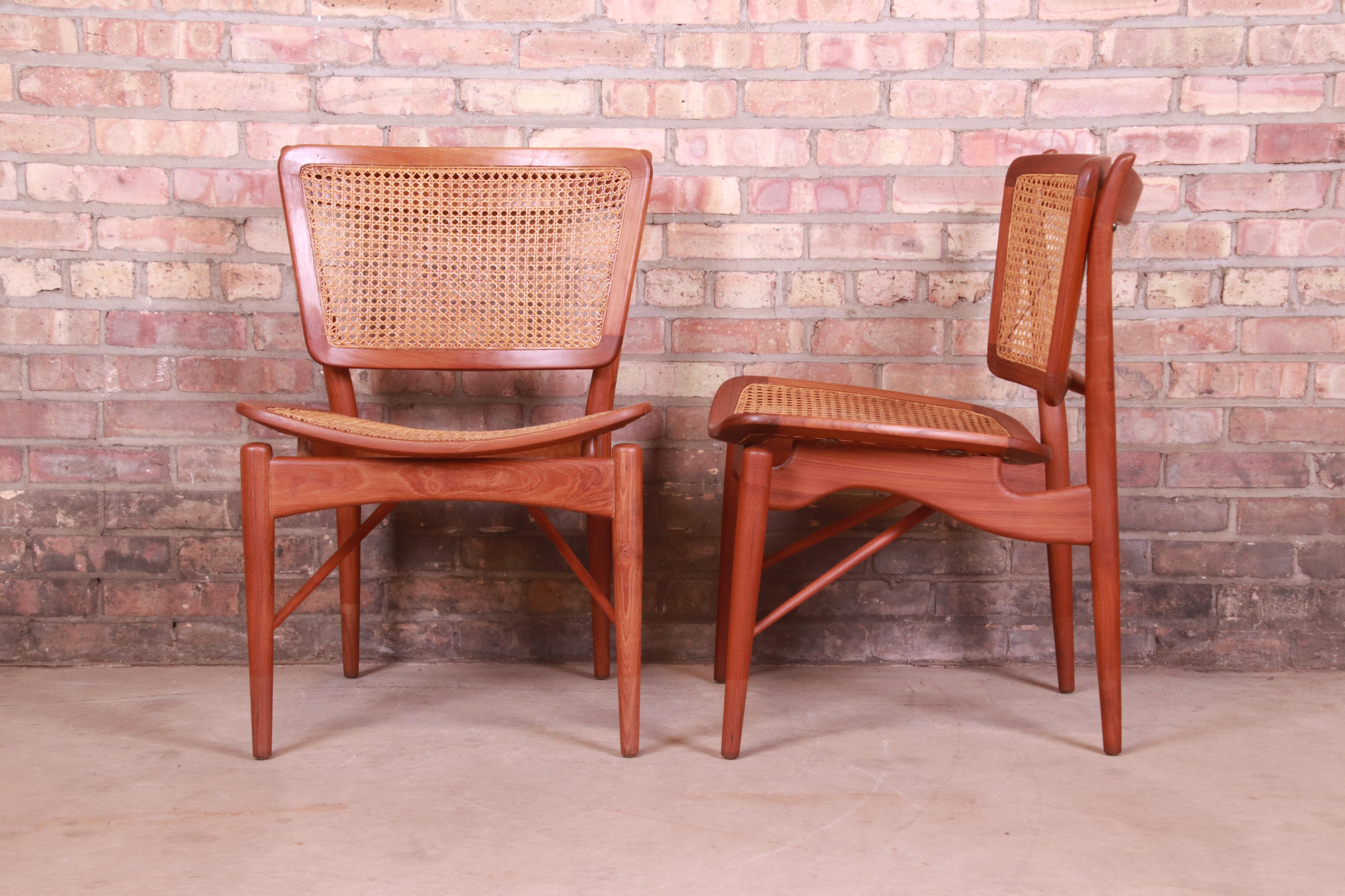 Ensemble de quatre chaises de salle à manger en teck et rotin de Finn Juhl pour Baker Furniture en vente 1