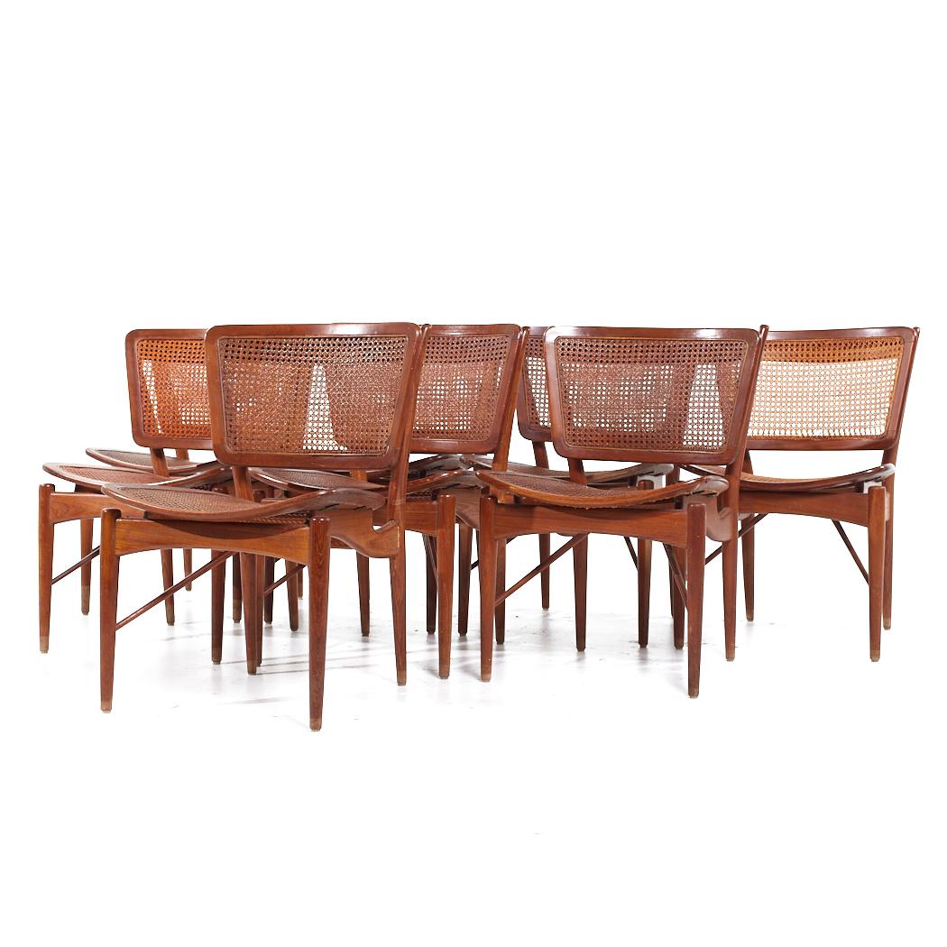 Mid-Century Modern Finn Juhls pour Baker Modèle NV 51/403 Chaises de salle à manger en teck et rotin - Lot de 8 en vente