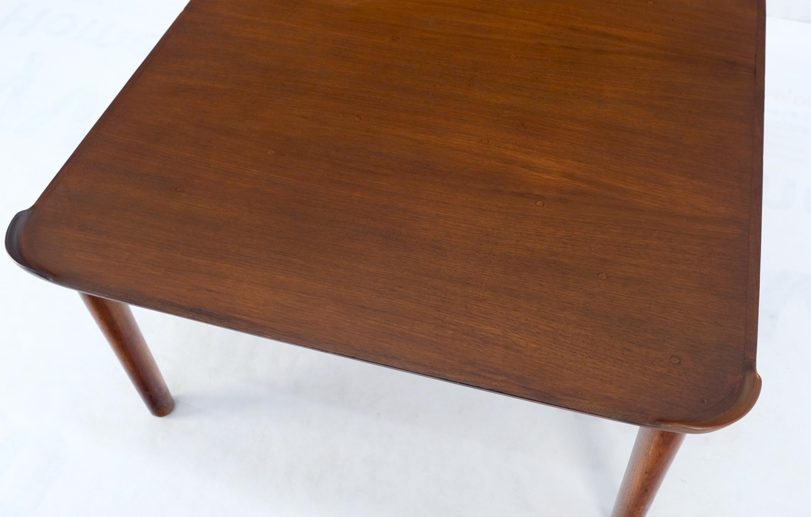 Américain Table basse carrée moderne mi-siècle en noyer de Finn Juhl pour Baker en vente