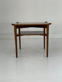 Beistelltisch „Modern“ von Finn Juhl für Baker, zweistufig, aus Walnussholz, CIRCA 1951