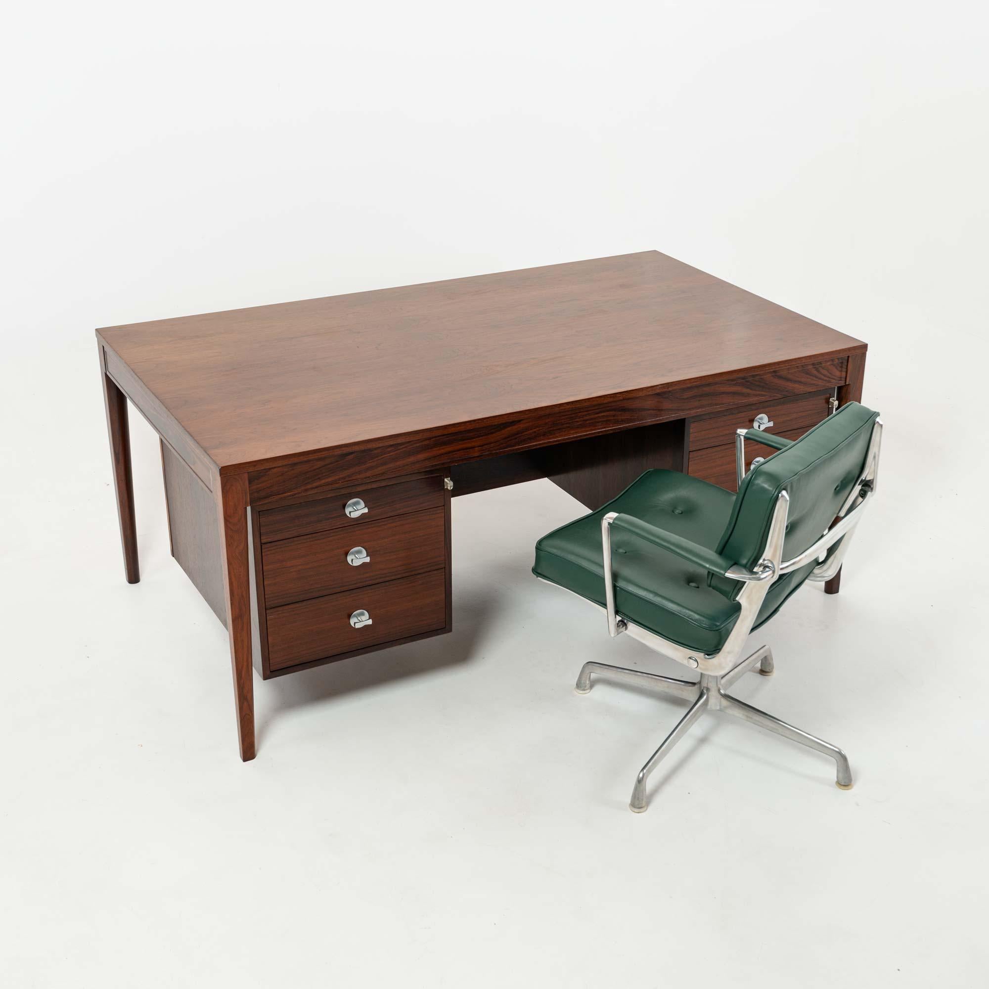 1960er Finn Juhls Diplomat Series Schreibtisch mit 6 Schubladen in Palisanderholz im Angebot 12