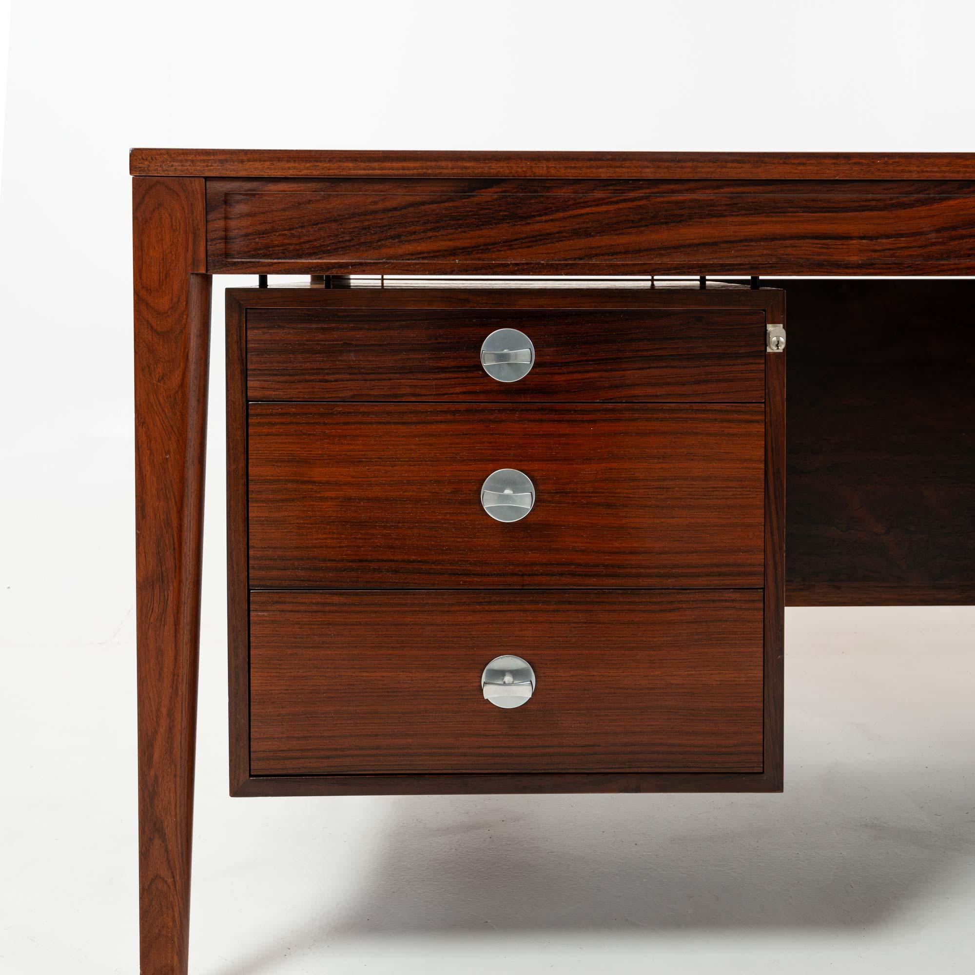 1960er Finn Juhls Diplomat Series Schreibtisch mit 6 Schubladen in Palisanderholz im Angebot 1