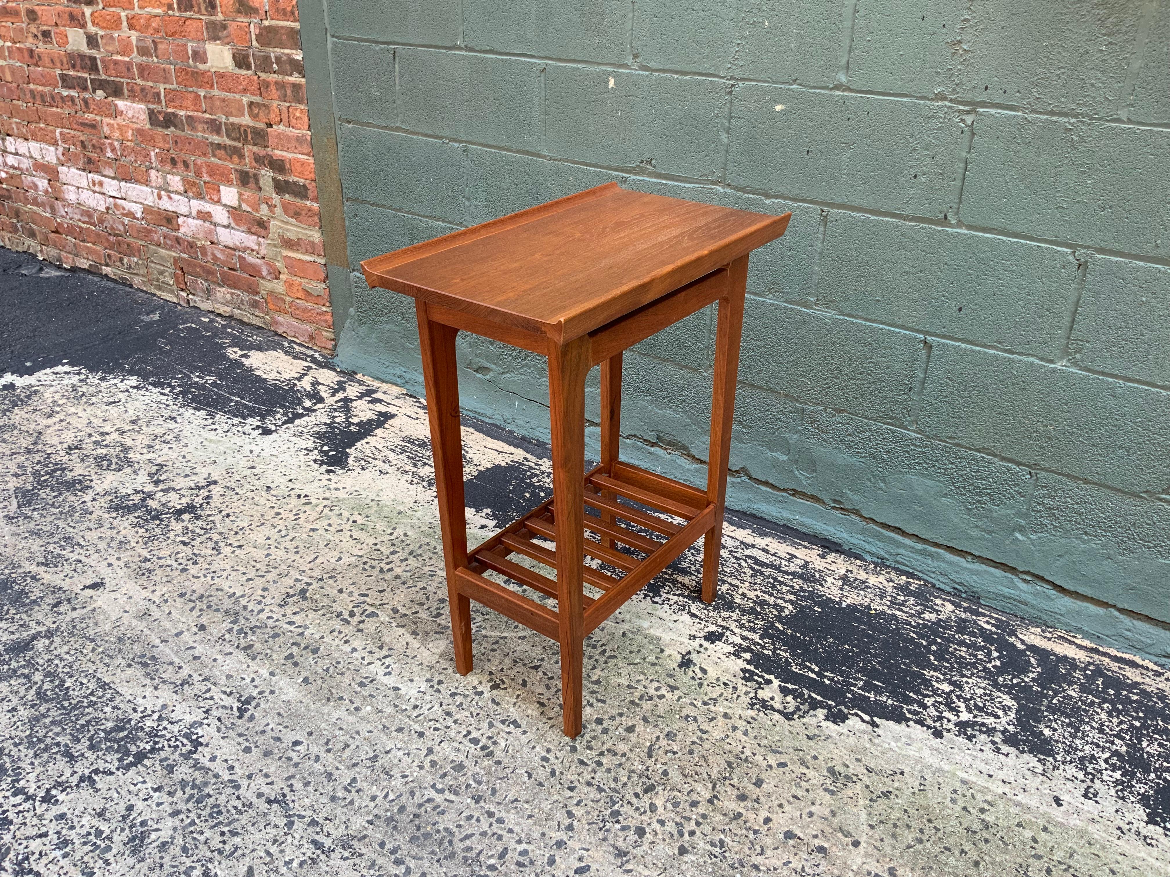 Finn Juhl for France and Daverkosen Slat Teak End Table In Good Condition In Garnerville, NY