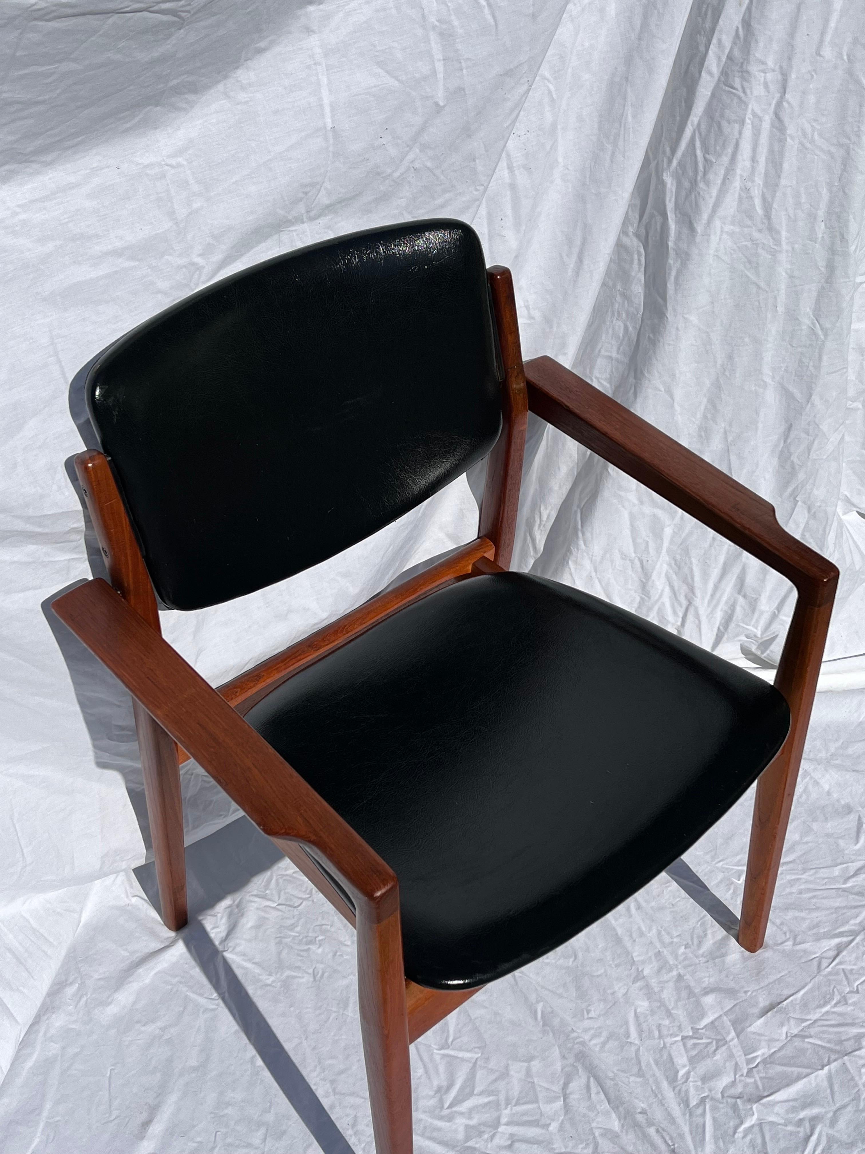 Finn Juhl for France and Son Model 196 Danish Mid-Century Modern Armchair For Sale 6