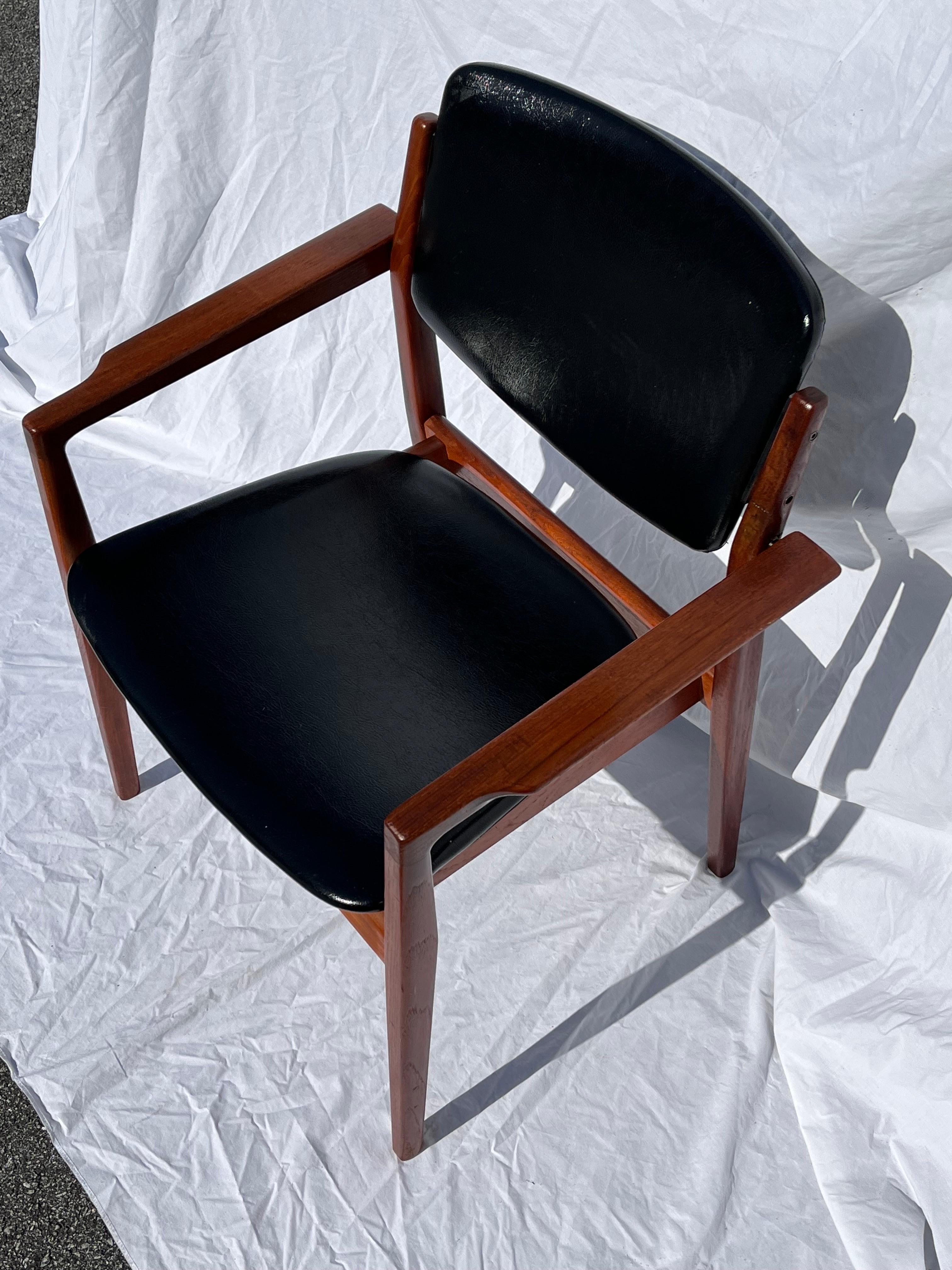 Finn Juhl for France and Son Model 196 Danish Mid-Century Modern Armchair For Sale 7