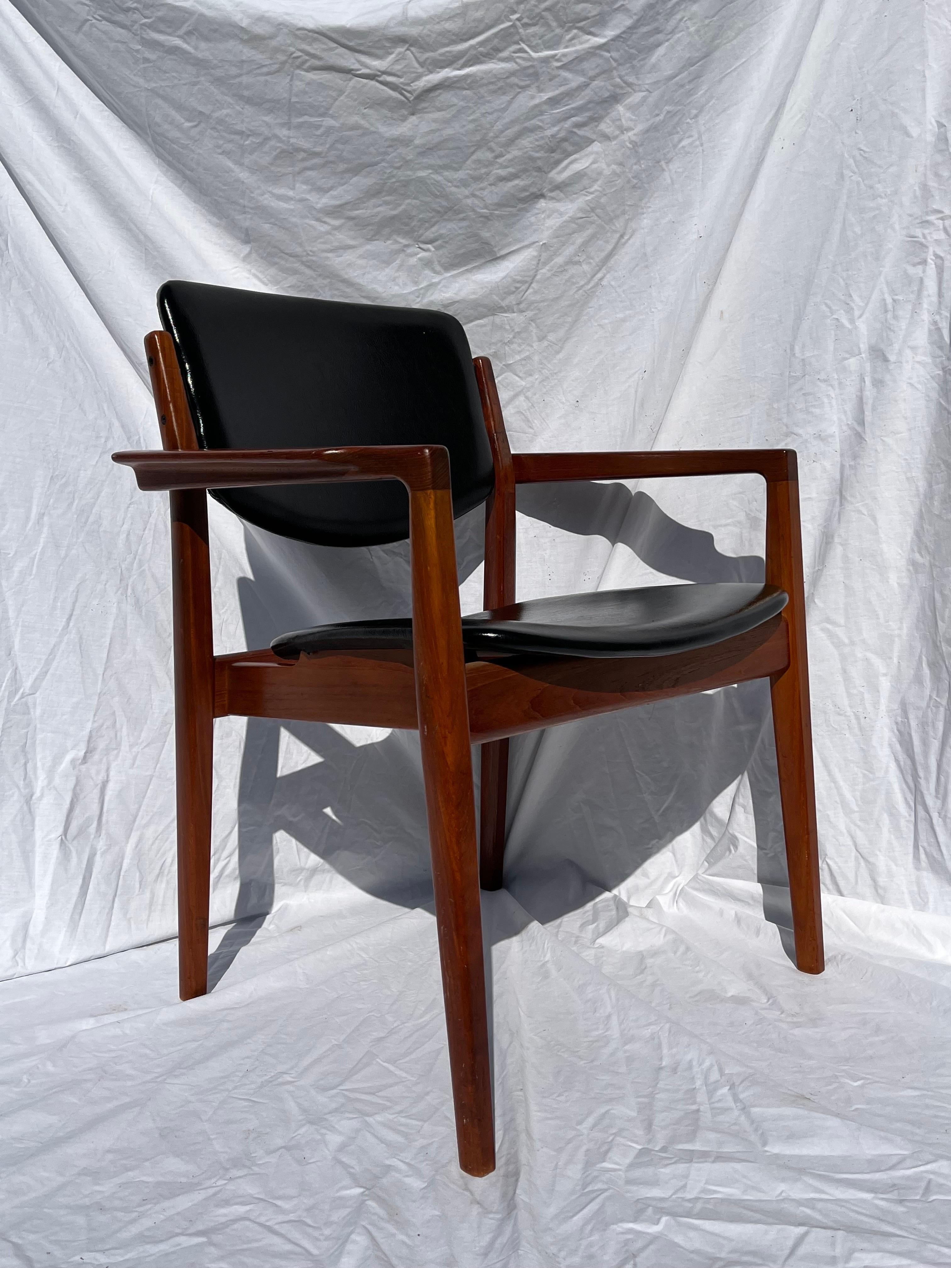 Finn Juhl for France and Son Model 196 Danish Mid-Century Modern Armchair For Sale 2