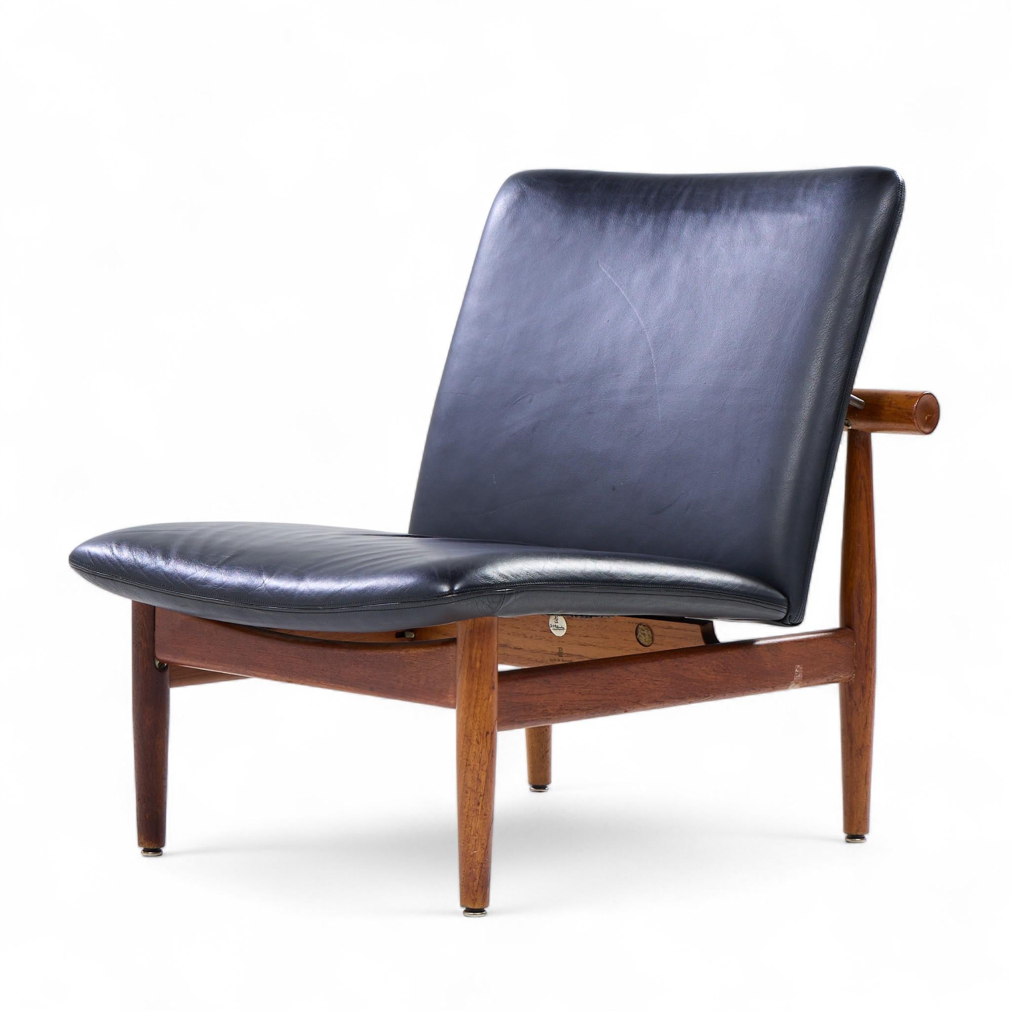 XX secolo Finn Juhls per France and Sons FD137 Sedie da salotto giapponesi in teak - coppia in vendita