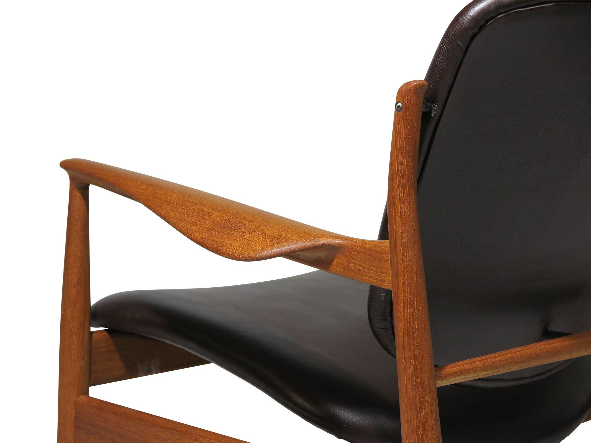 Finn Juhl for France & Daverkosen FD 136, Teak Lounge Chair in Leather For Sale 1