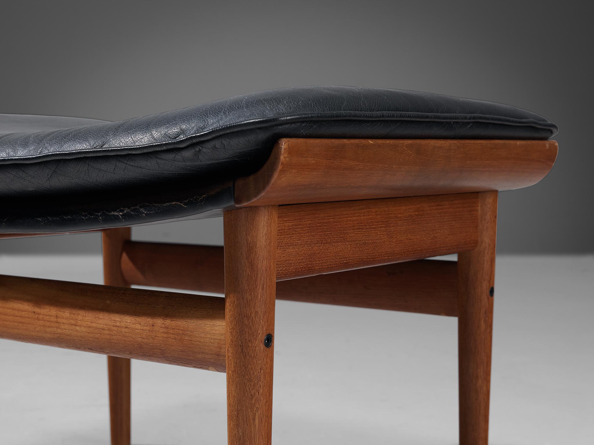 Finn Juhl for France & Søn 'Bwana' Ottoman in Teak and Black Leather In Good Condition In Waalwijk, NL