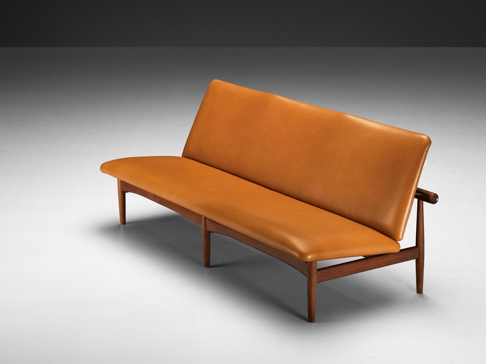 Finn Juhl for France & Søn ‘Japan’ Sofa in Teak and Cognac Leather  For Sale 2