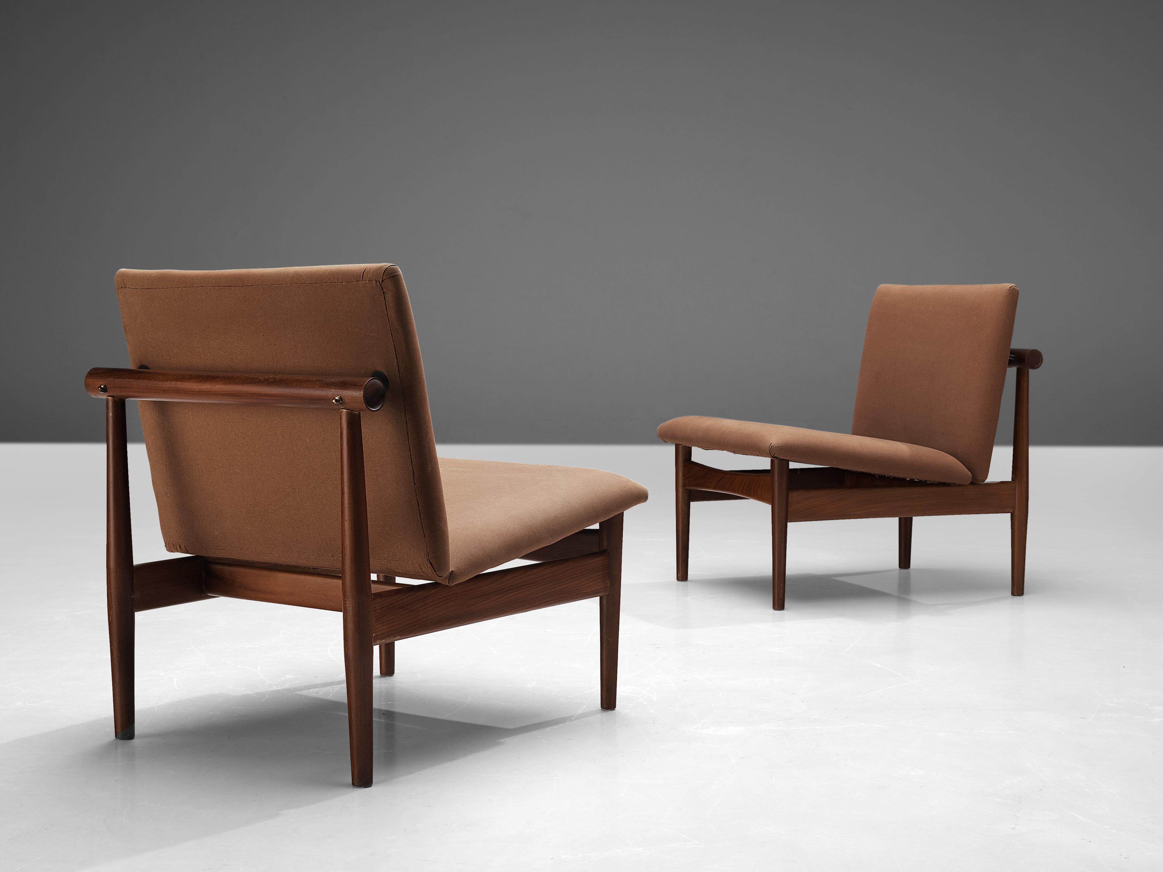Finn Juhl for France & Søn, lounge chairs, 'model 137', teak, brass, upholstery, Denmark, designed in 1957

This pair of lounge chairs from the ‘Japan’ series that Finn Juhl designed for France & Søn exemplifies Juhl’s idea to detach carrying from