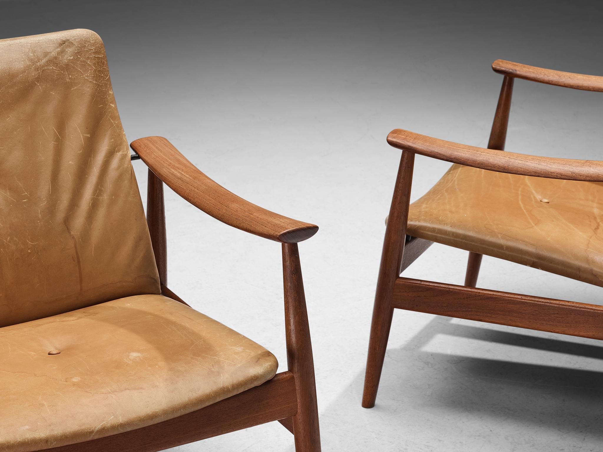Scandinave moderne Finn Juhl pour France & Søn Paire de chaises longues en teck et cuir  en vente