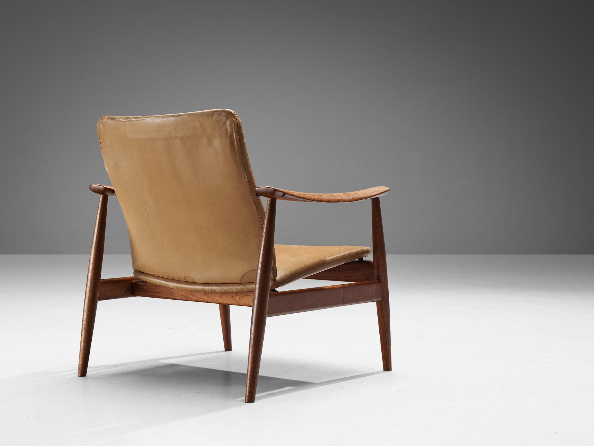 Finn Juhl for France & Søn Pair of Lounge Chairs in Teak and Leather  For Sale 1