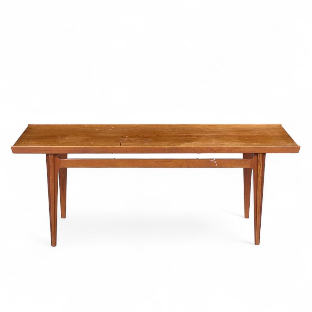 Finn Juhl para France & Son Mesa baja danesa de teca de mediados de siglo 532

Esta mesa de centro mide 57 de ancho x 21,25 de fondo x 21,5 pulgadas de alto

Todos los muebles pueden adquirirse en lo que denominamos estado vintage restaurado. Esto