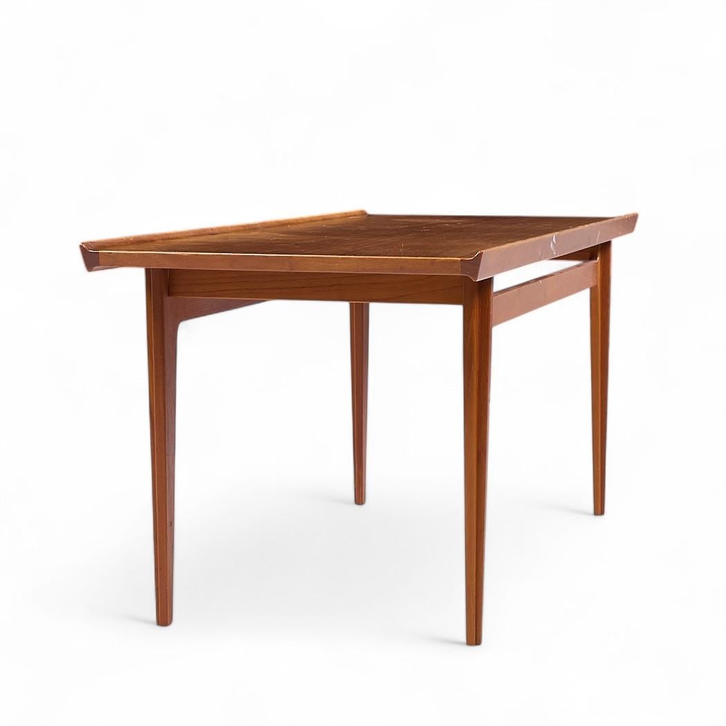 Finn Juhl para France & Son Mesa baja danesa de teca de mediados de siglo 532 en Bueno estado para la venta en Countryside, IL