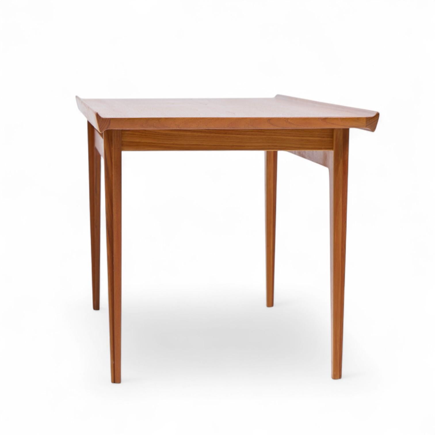 Danois Finn Juhl pour France & Son Table basse en teck danois du milieu du siècle 532 en vente