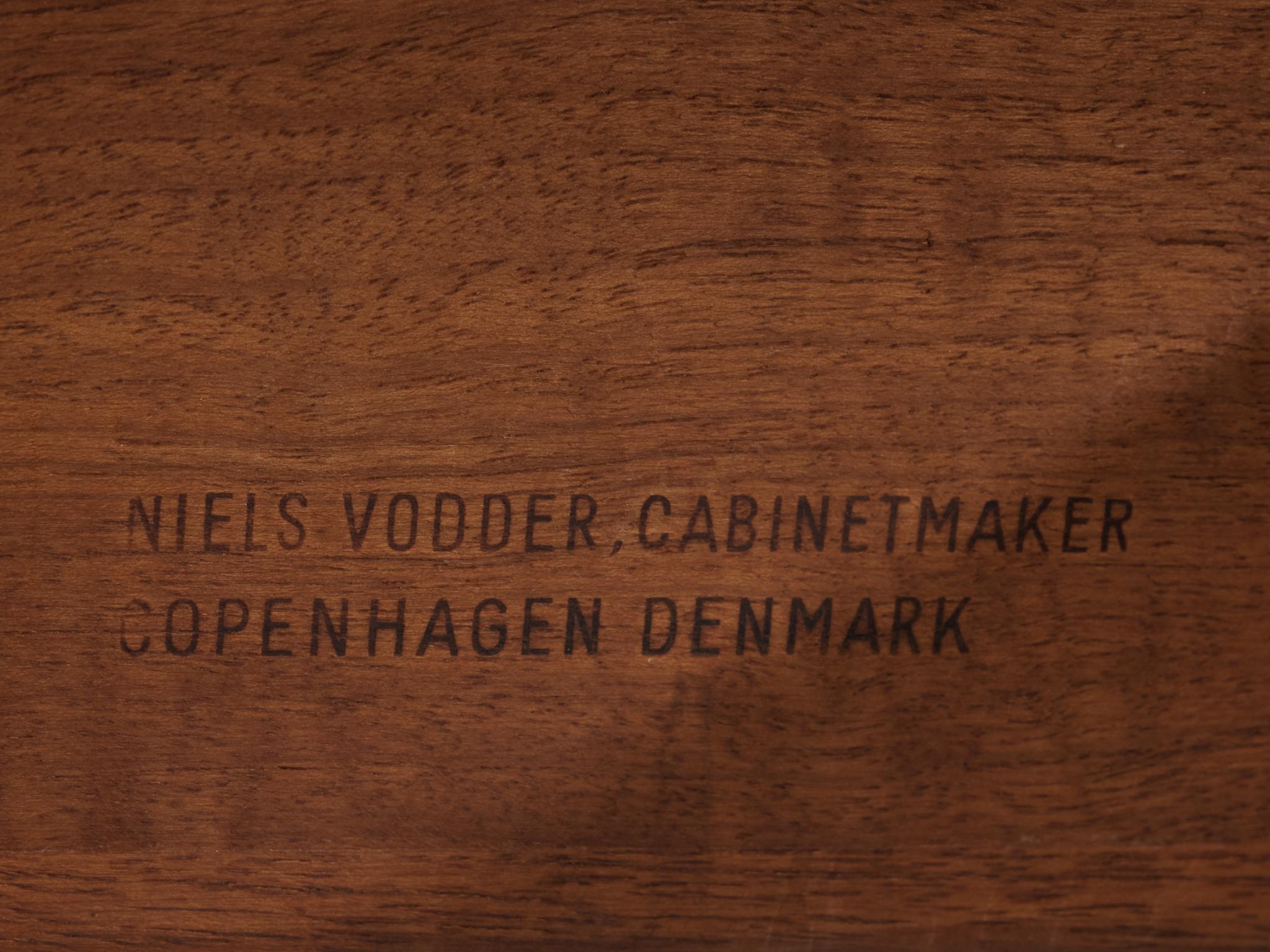 Finn Juhl for Niels Vodder Dining Table ‘Judas’ in Teak and Silver Inlay 6