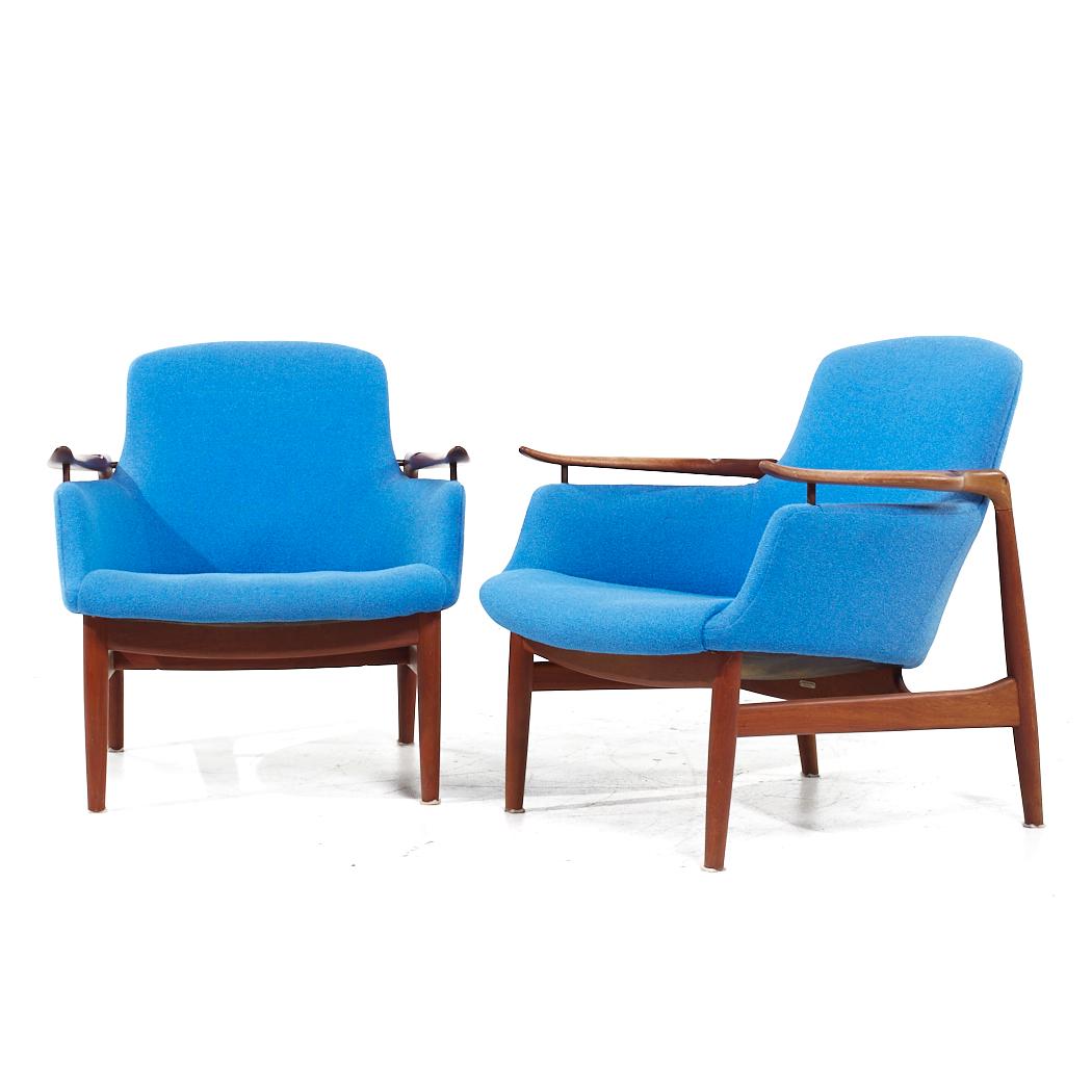 Mid-Century Modern Paire de chaises bleues Finn Juhl pour Niels Vodder NV-53 en vente