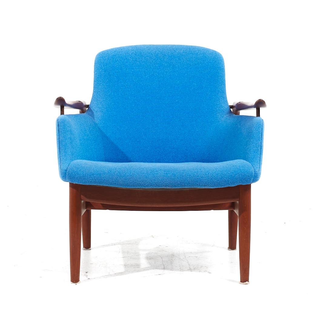 Finn Juhl for Niels Vodder NV-53 Blue Chairs - Pair In Good Condition For Sale In Countryside, IL