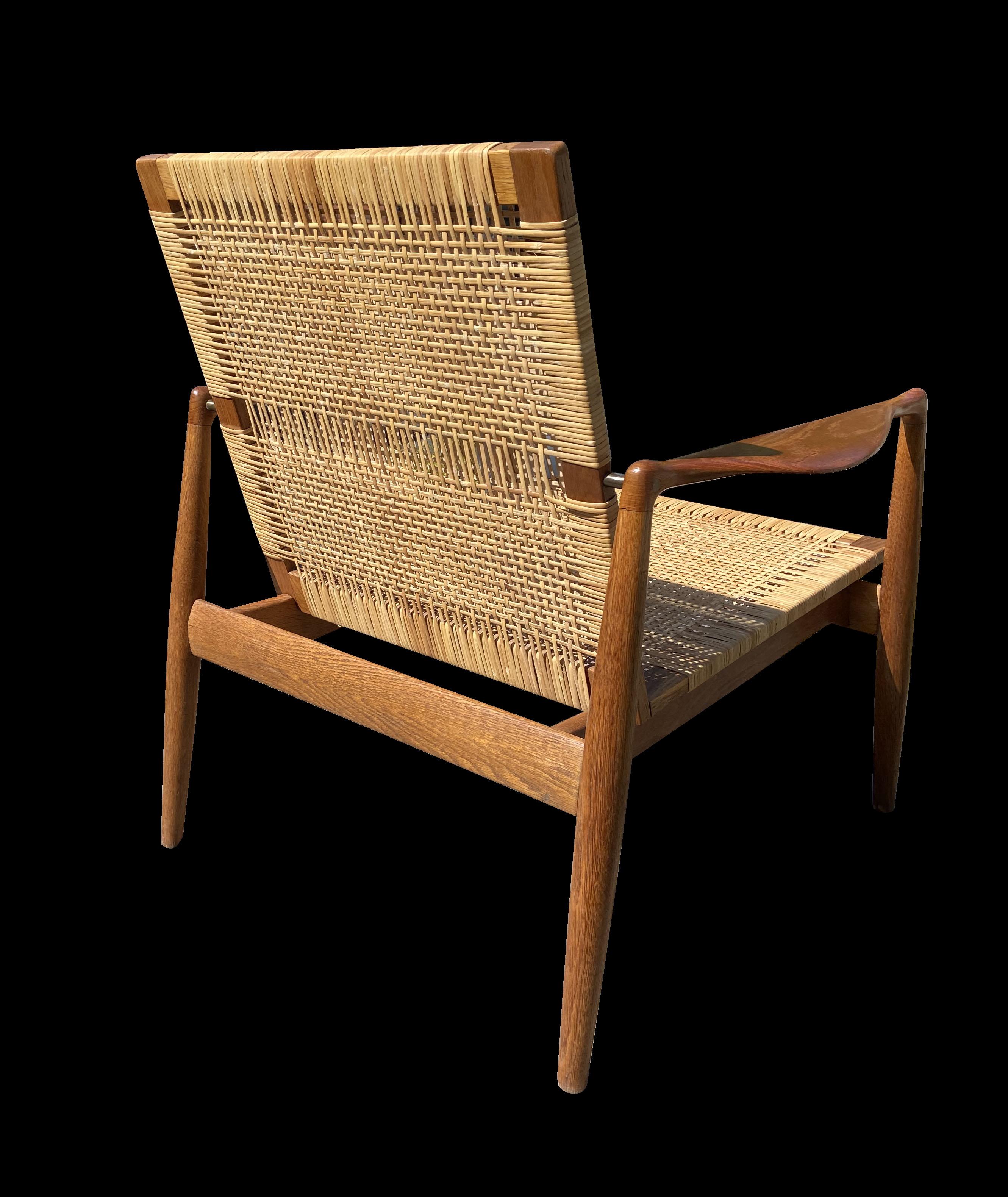 Finn Juhl for Soren Willadsen Model SW96 Lounge Chair In Good Condition For Sale In Little Burstead, Essex