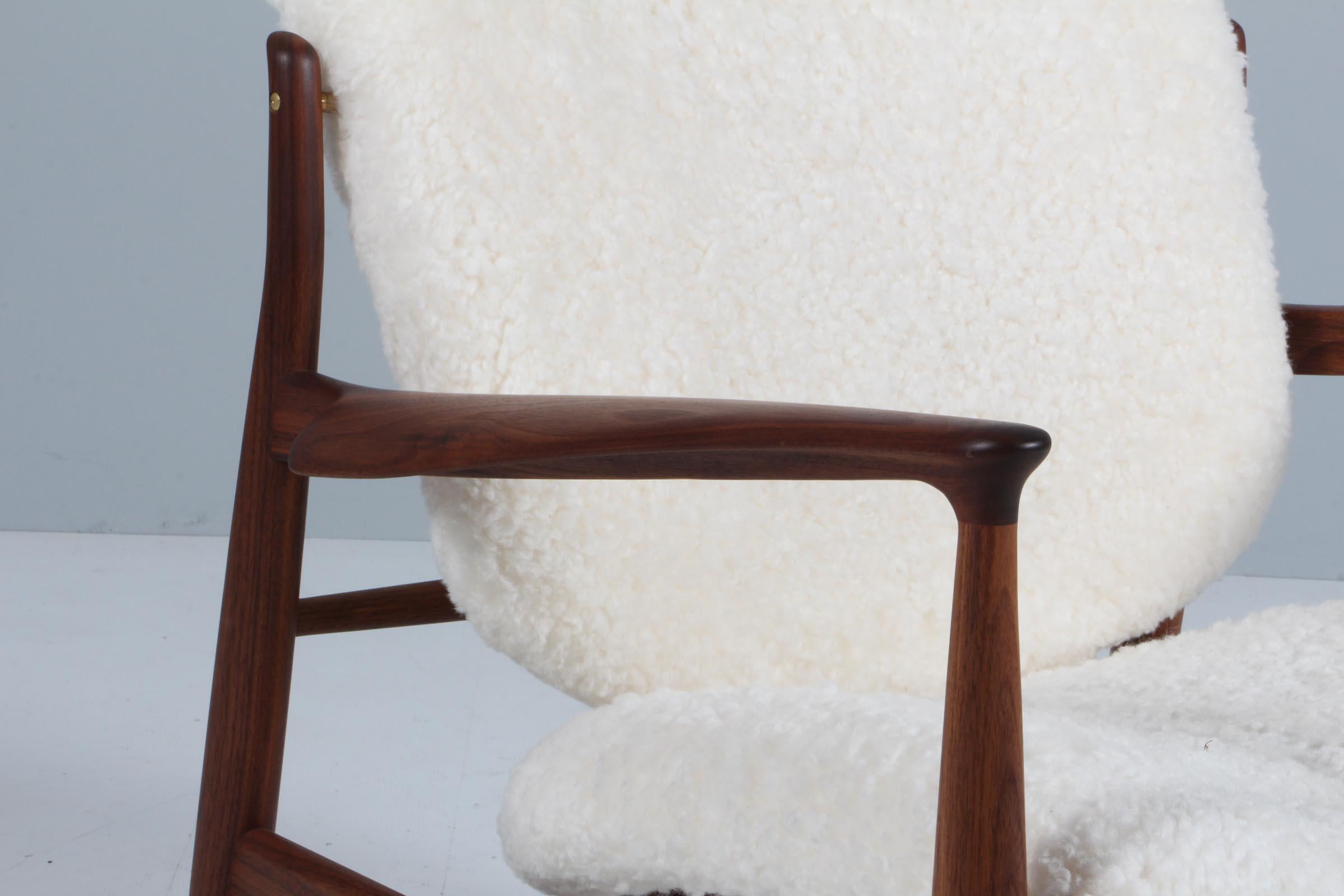 Scandinavian Modern Finn Juhl France lounge chair in sheepskin, walnut For Sale