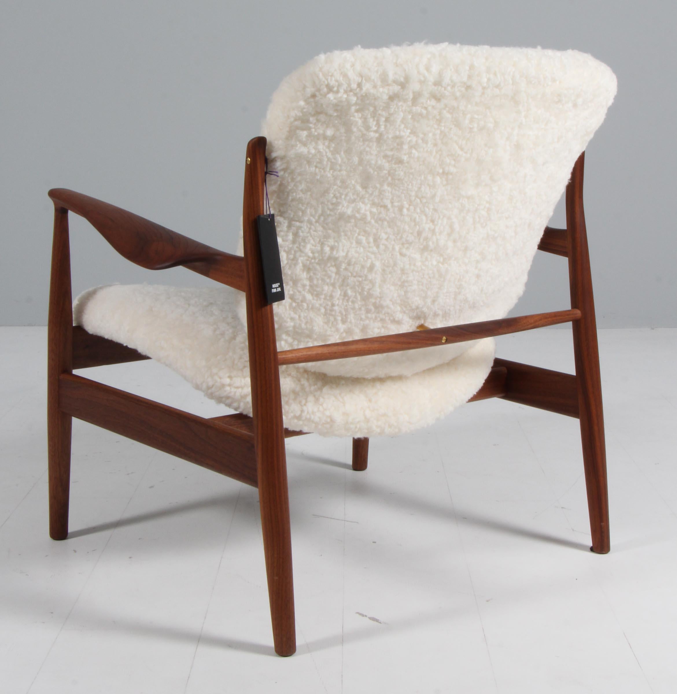 Contemporary Finn Juhl France lounge chair in sheepskin, walnut For Sale
