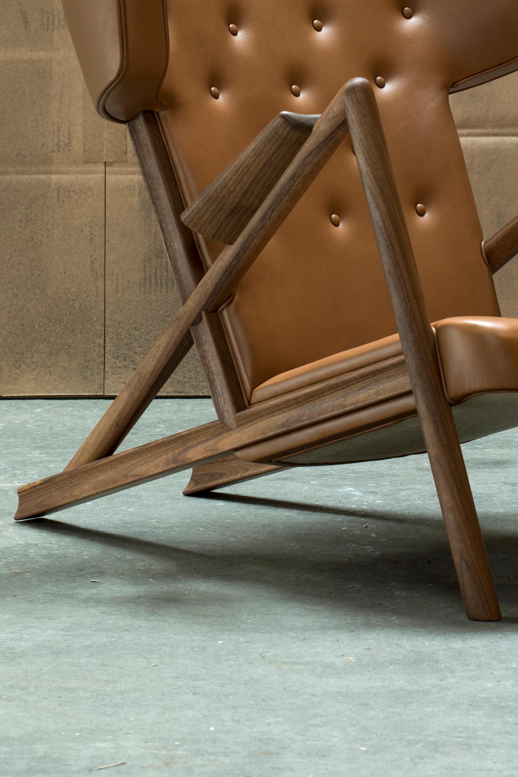 Modern Finn Juhl Grasshopper Armchair in Wood and Leather