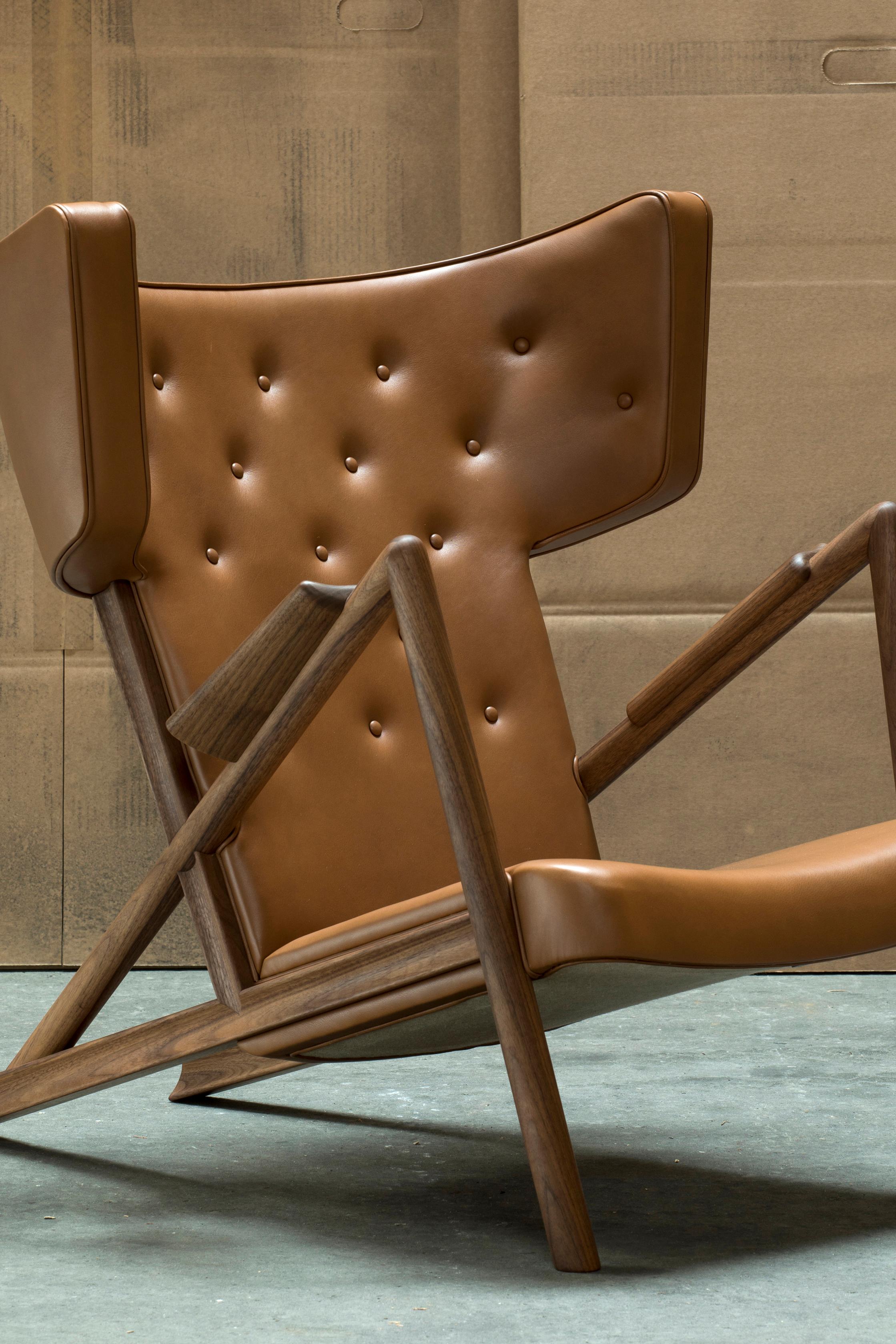 Finn Juhl Grasshopper Armchair in Wood and Leather In New Condition In Barcelona, Barcelona