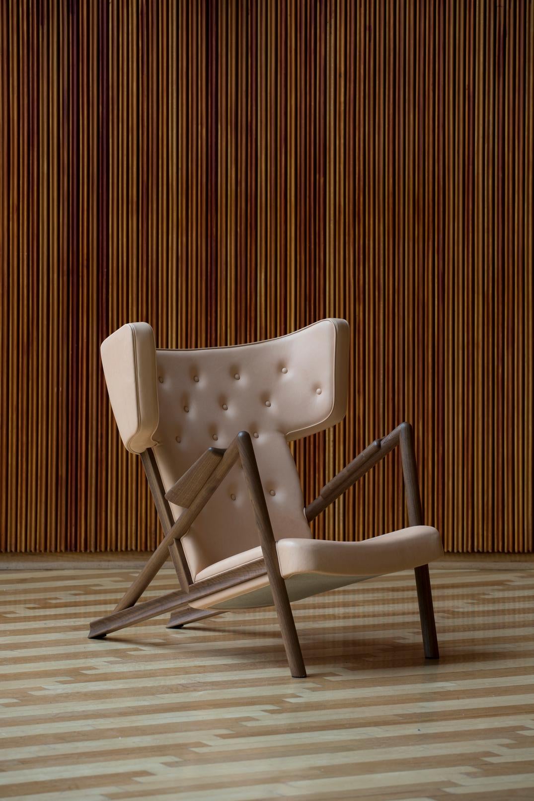 Finn Juhl Grasshopper Armchair in Wood and Leather In New Condition In Barcelona, Barcelona