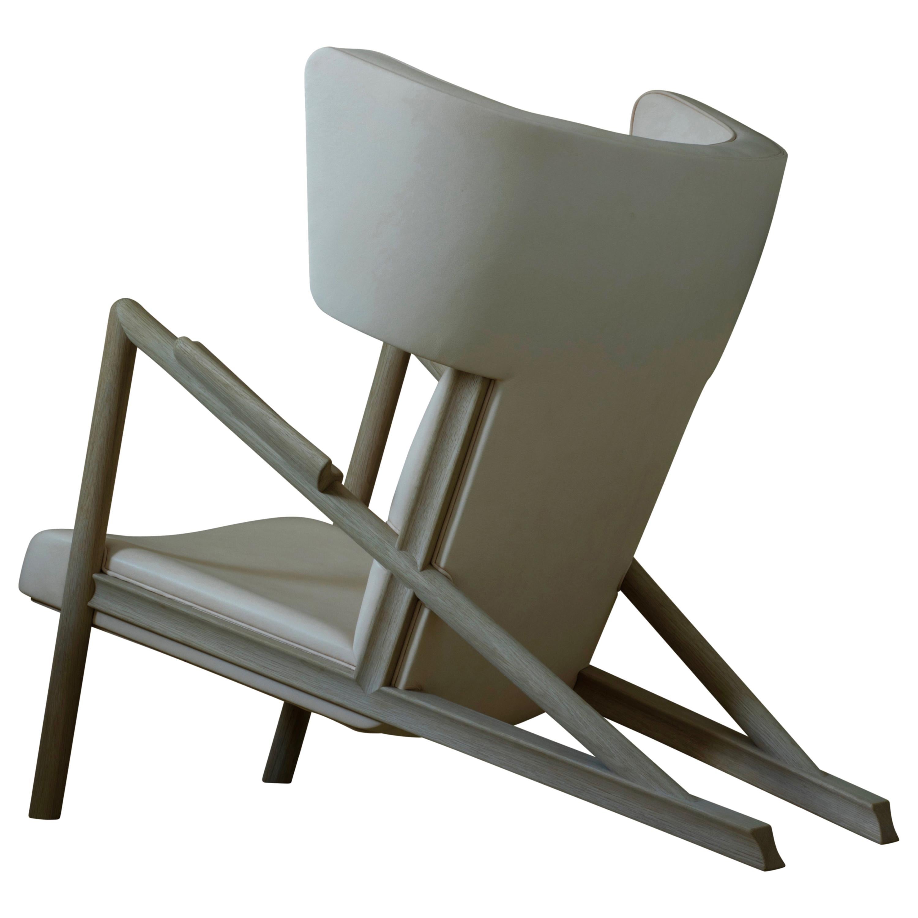 Armchair designed by Finn Juhl in 1938, relaunched in 2019.
Manufactured by House of Finn Juhl in Denmark.

The Grasshopper was designed by Finn Juhl in 1938 and exhibited at Niels Vodder's stand at the guild exhibition. Two chairs were displayed