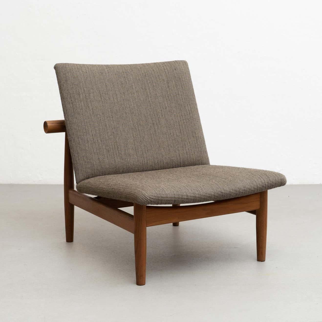 Chair designed by Finn Juhl in 1957, relaunched in 2007.

Manufactured by House of Finn Juhl in Denmark.

Finn Juhl’s partnership with the furniture manufacturer France & Son gave birth to a series of furniture well-suited for industrial