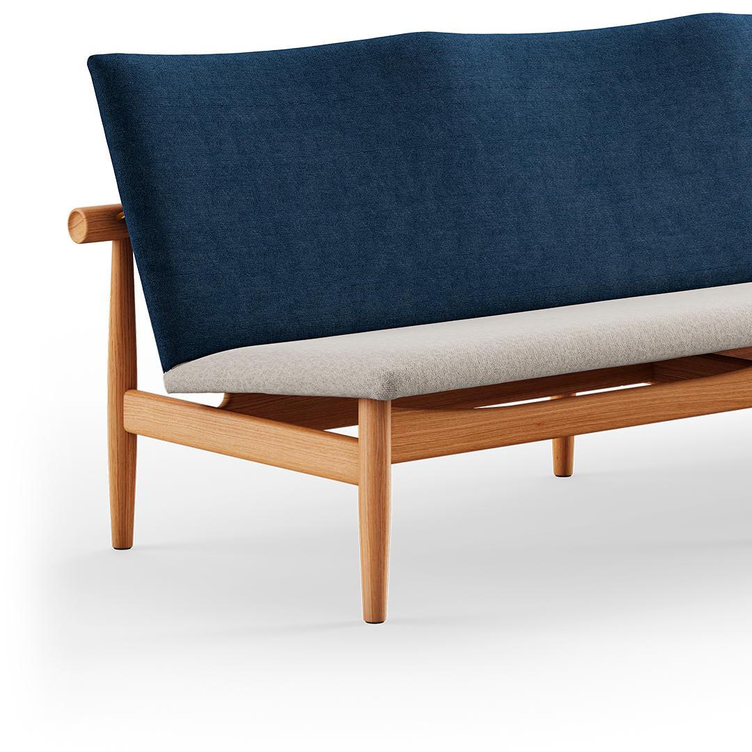 Three-seaters sofa designed by Finn Juhl in 1957, relaunched in 2007.
Manufactured by House of Finn Juhl in Denmark.

Finn Juhl’s partnership with the furniture manufacturer France & Son gave birth to a series of furniture well-suited for