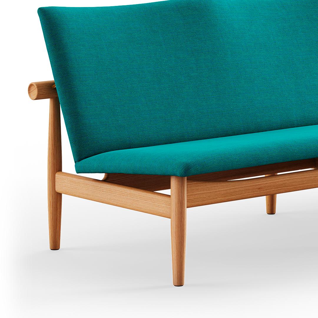Three-seaters sofa designed by Finn Juhl in 1957, relaunched in 2007.
Manufactured by House of Finn Juhl in Denmark.

Finn Juhl’s partnership with the furniture manufacturer France & Son gave birth to a series of furniture well-suited for
