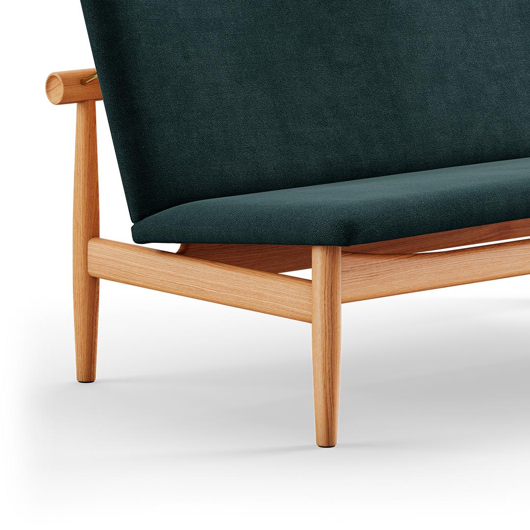 Two-seaters sofa designed by Finn Juhl in 1957, relaunched in 2007.
Manufactured by House of Finn Juhl in Denmark.

Finn Juhl’s partnership with the furniture manufacturer France & Son gave birth to a series of furniture well-suited for