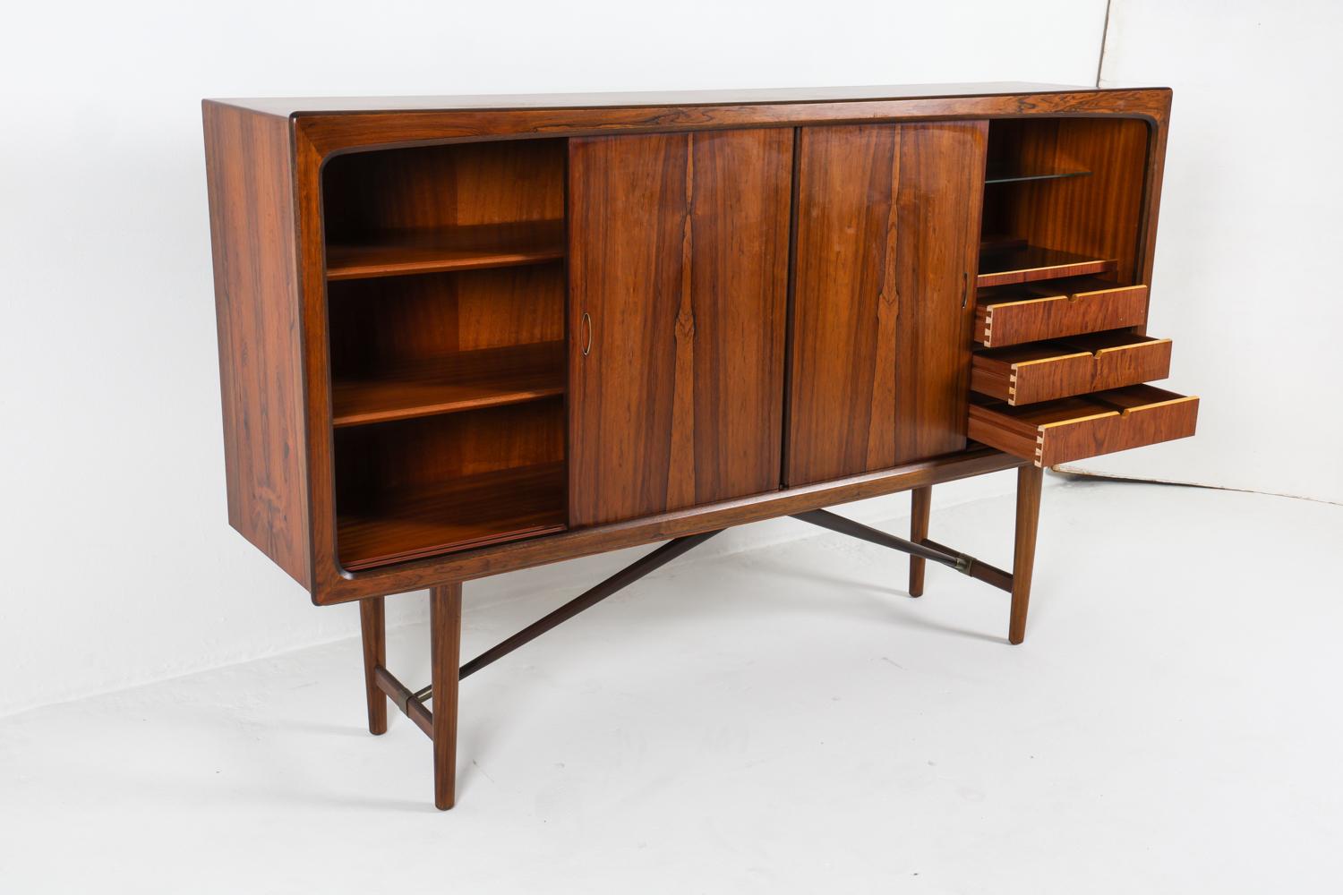 Aparador danés de palisandro estilo Finn Juhl Johannes Andersen, circa años 60 en venta 3