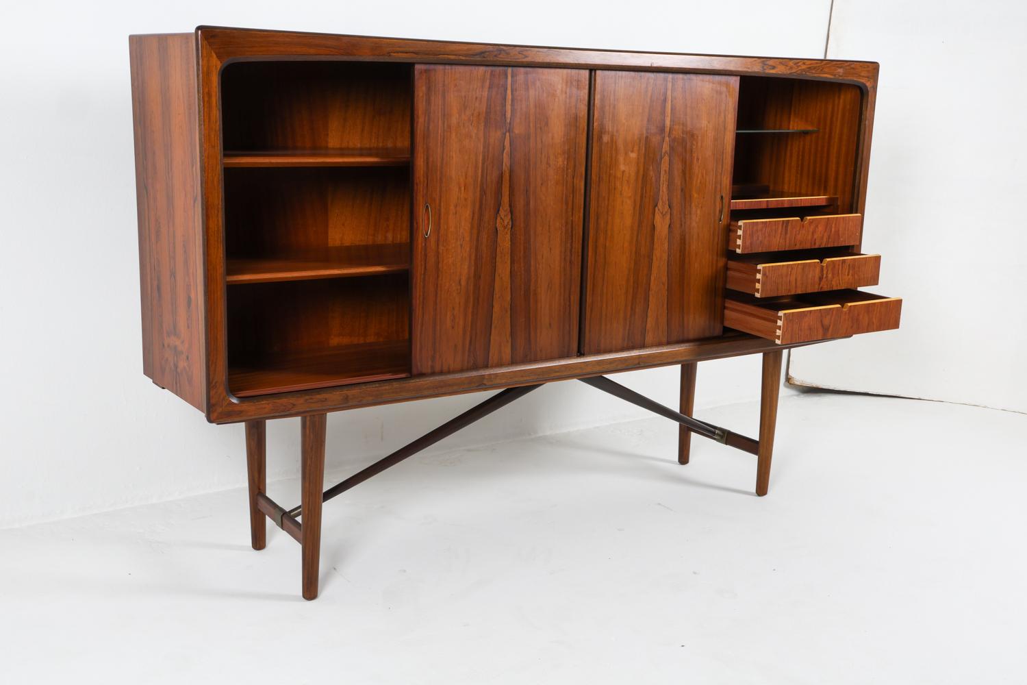 Aparador danés de palisandro estilo Finn Juhl Johannes Andersen, circa años 60 en venta 4