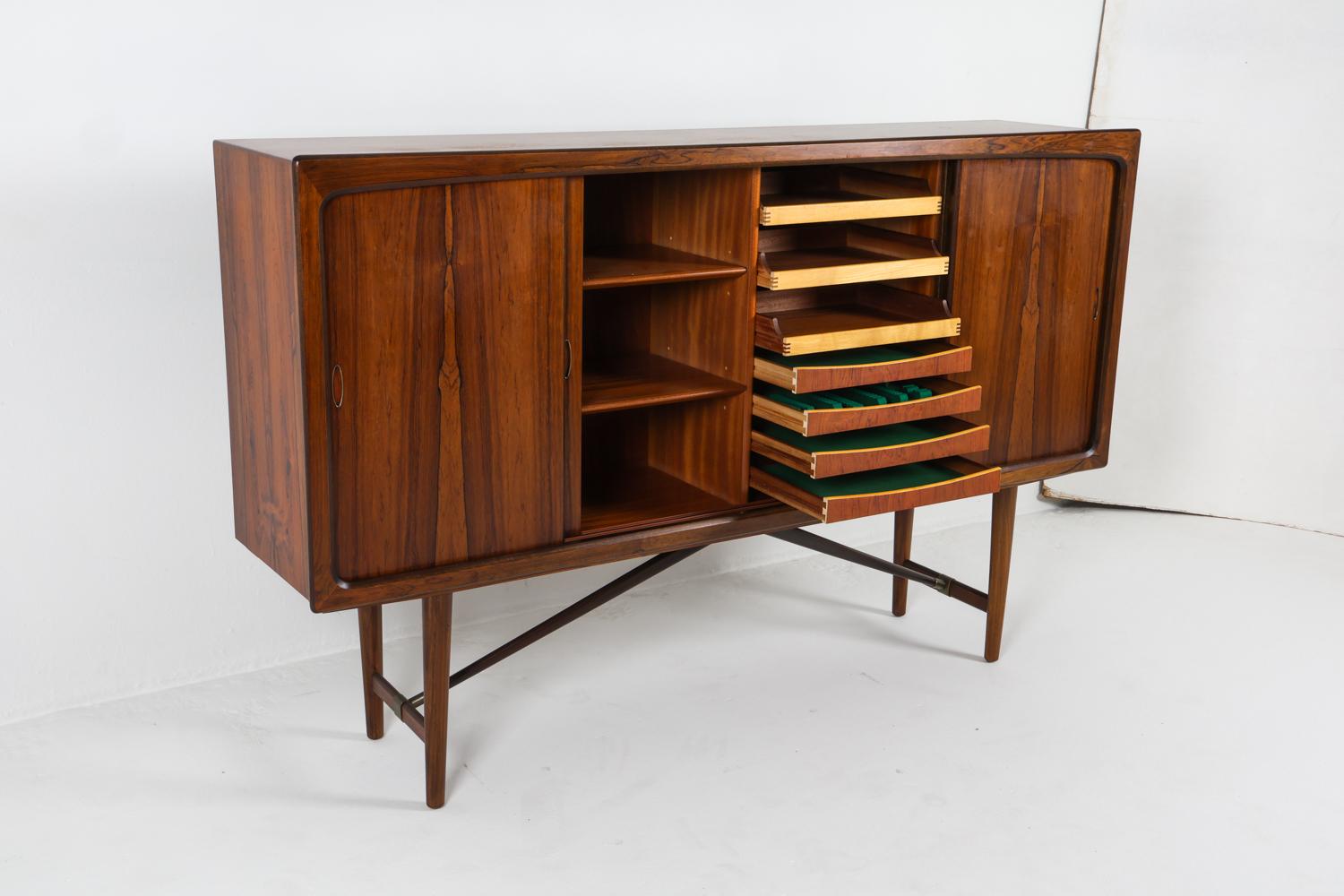 Aparador danés de palisandro estilo Finn Juhl Johannes Andersen, circa años 60 en venta 6