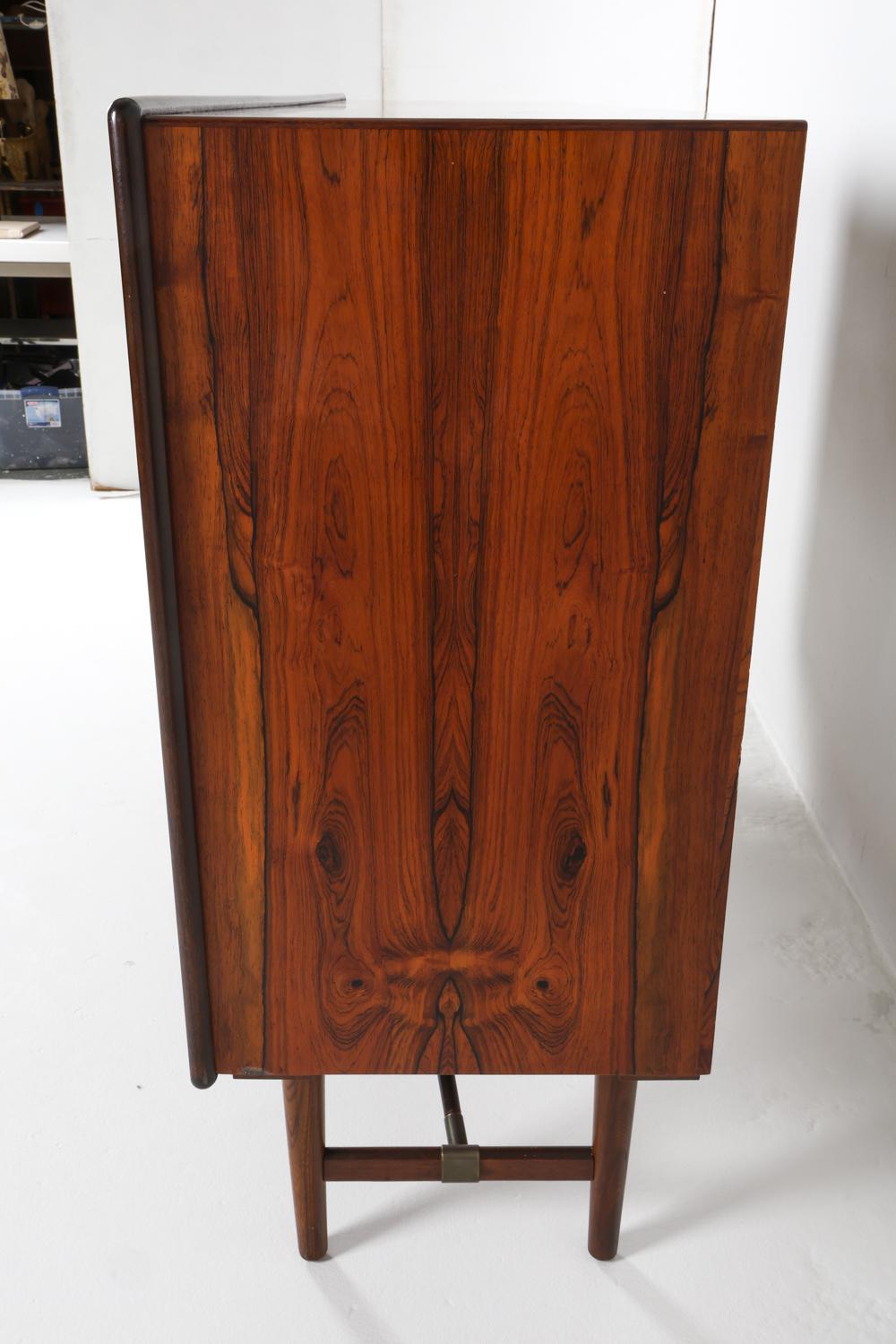 Aparador danés de palisandro estilo Finn Juhl Johannes Andersen, circa años 60 en venta 8