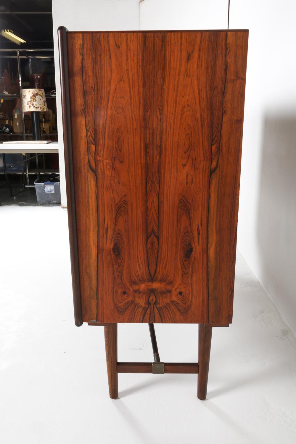 Aparador danés de palisandro estilo Finn Juhl Johannes Andersen, circa años 60 en venta 9