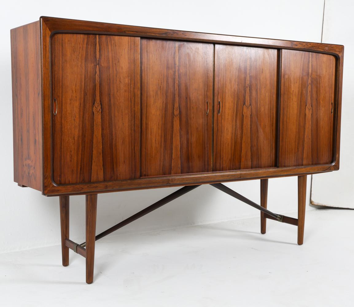 Aparador danés de palisandro estilo Finn Juhl Johannes Andersen, circa años 60 Danés en venta
