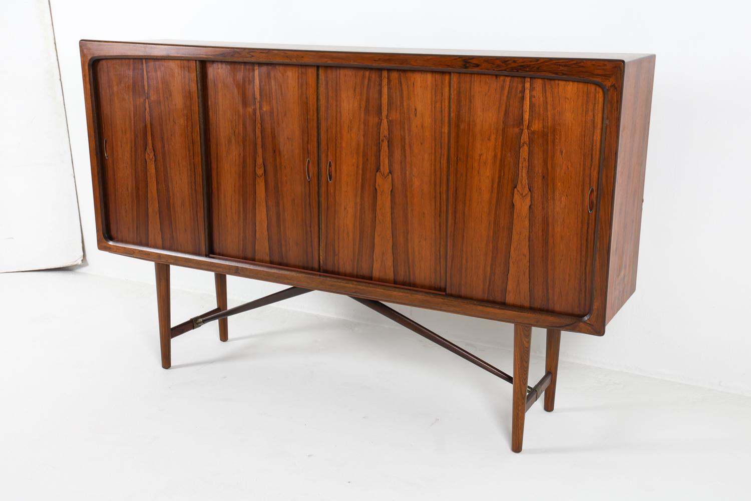Aparador danés de palisandro estilo Finn Juhl Johannes Andersen, circa años 60 en Bueno estado para la venta en Norwalk, CT