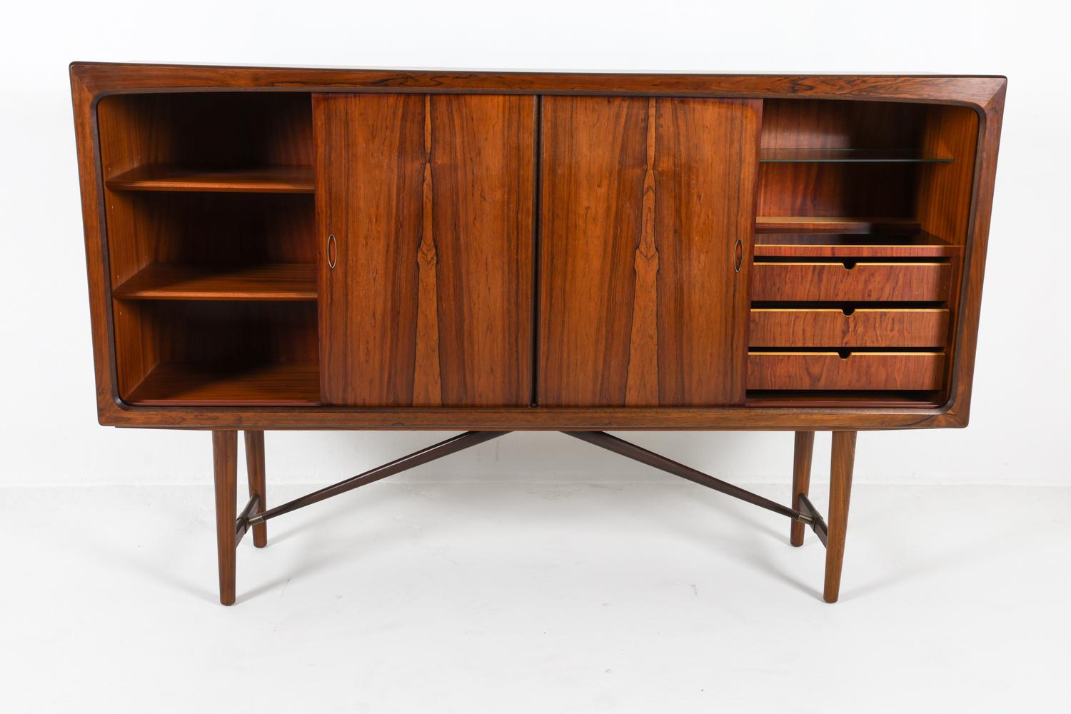Aparador danés de palisandro estilo Finn Juhl Johannes Andersen, circa años 60 en venta 2