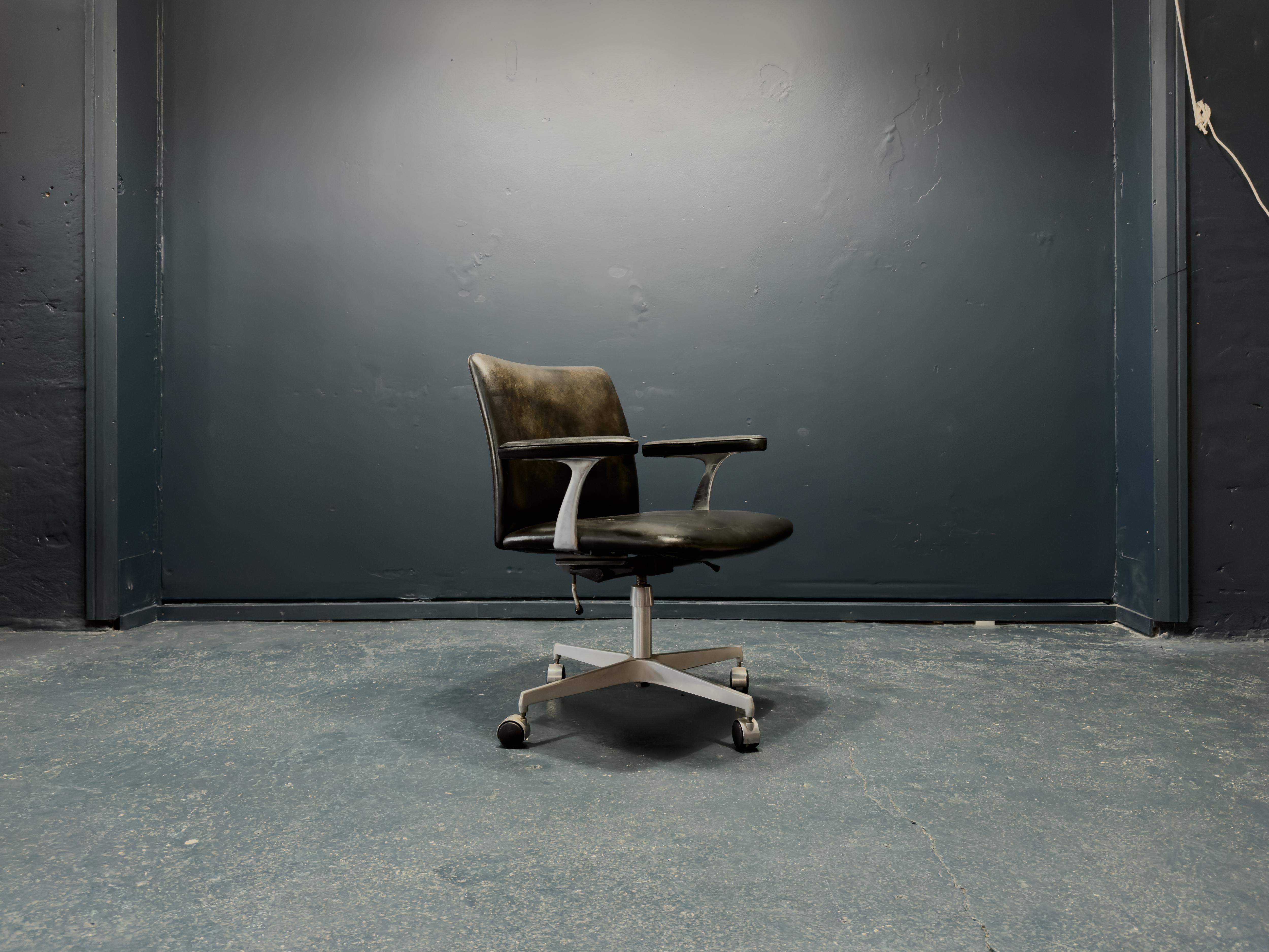 This 'Model 209' swivel chair by France and Søn was created by Danish architect and designer Finn Juhl  in the 1960s. The 'Model 209' chair was part of the Diplomat and Technocrat office series created by Juhl and France and Søn. This chair features