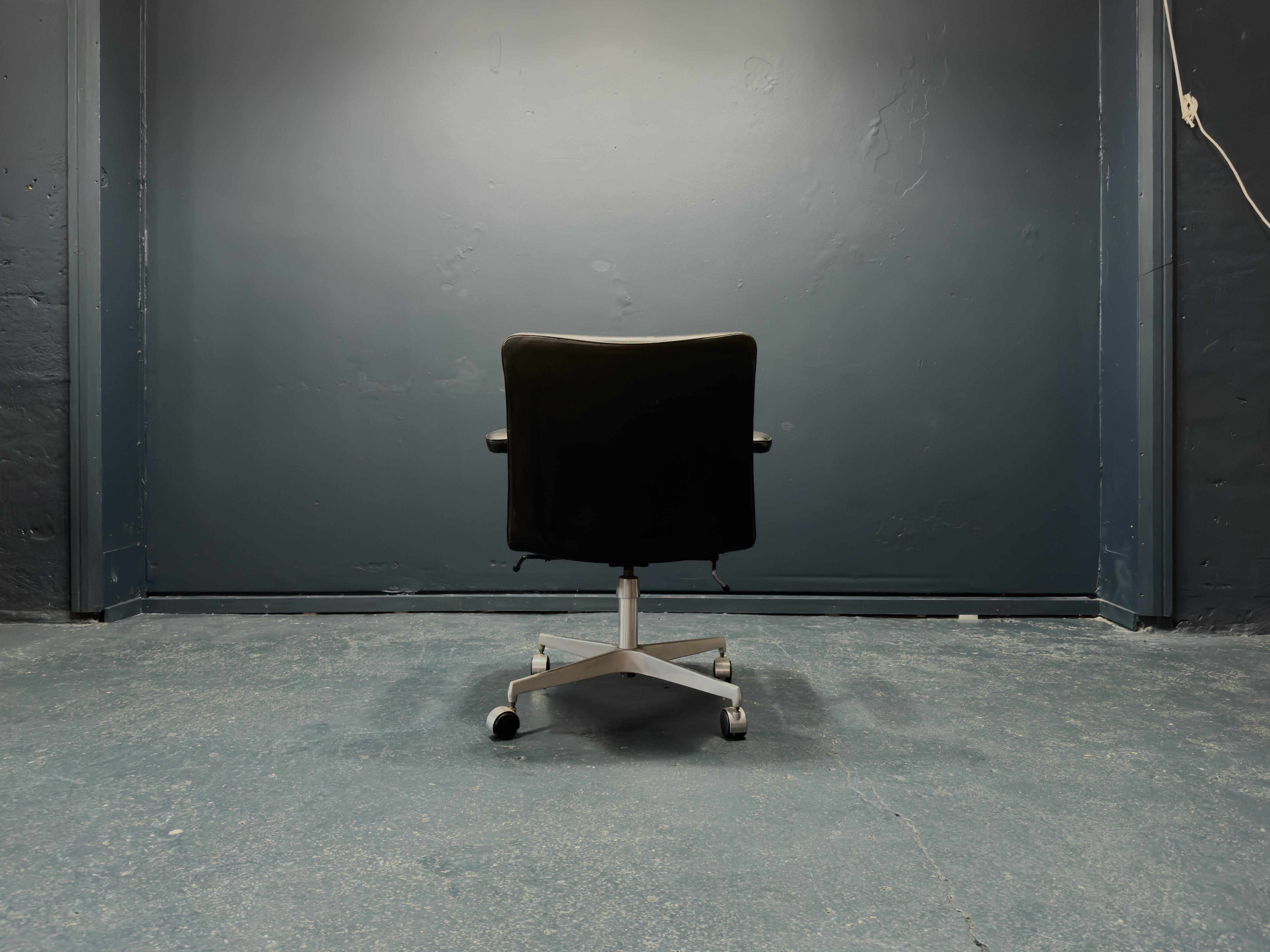 Finn Juhl Leather Desk Chair In Good Condition In London, GB