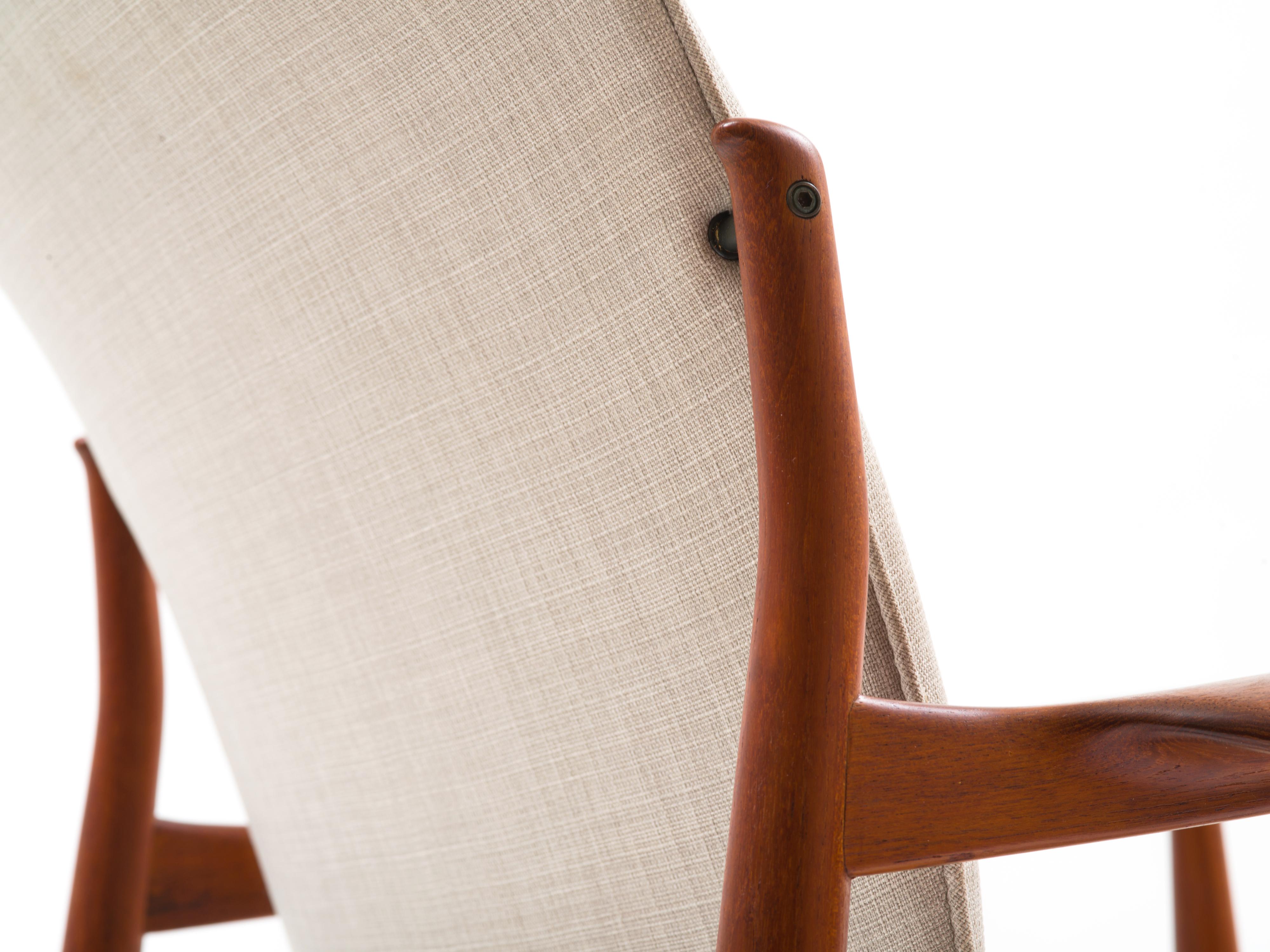 Fauteuil de salon Finn Juhl modèle FD 136 en teck en vente 3